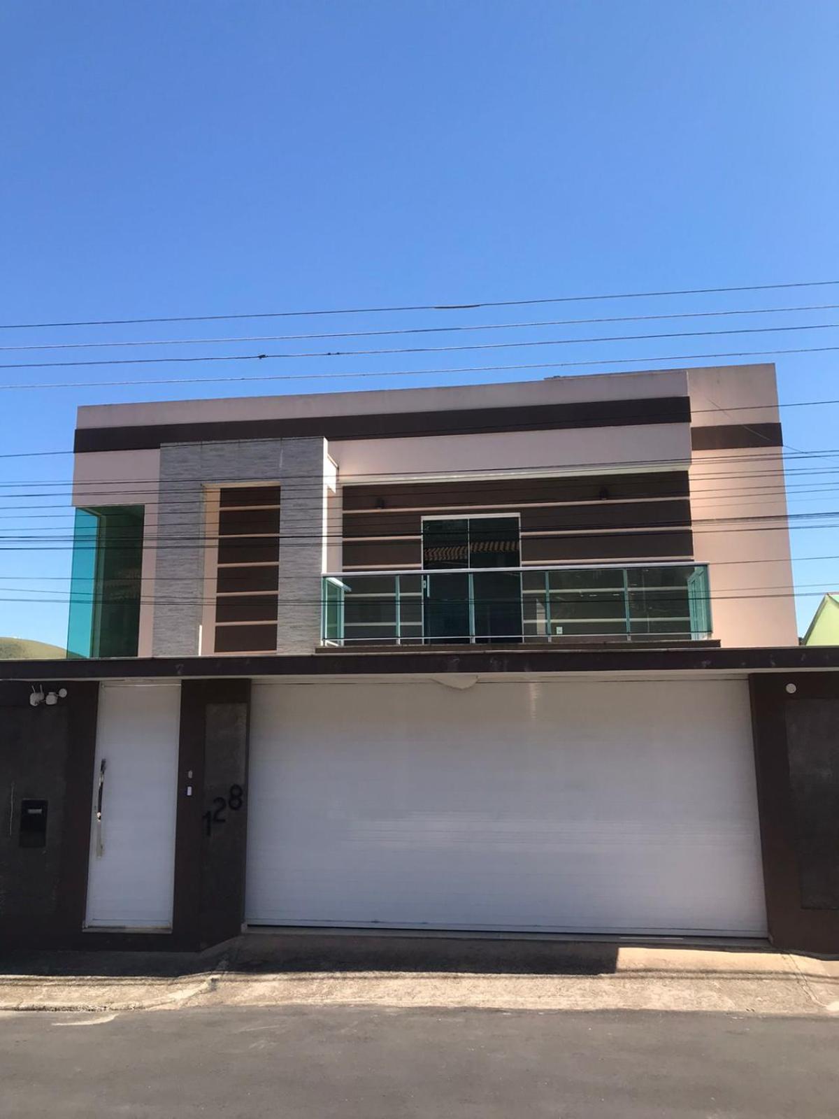 Casa de vidro com vista para a Mata Atlântica no Centro de Miguel Pereira