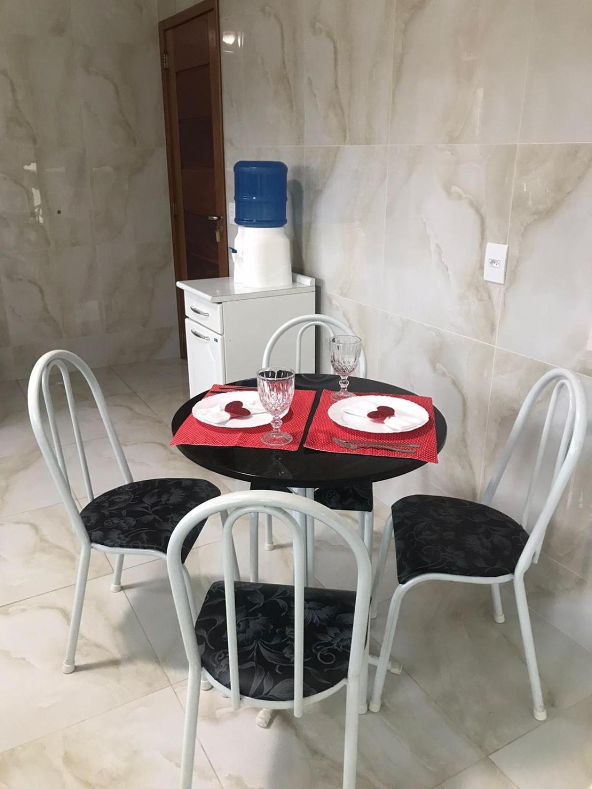 Casa de vidro com vista para a Mata Atlântica no Centro de Miguel Pereira