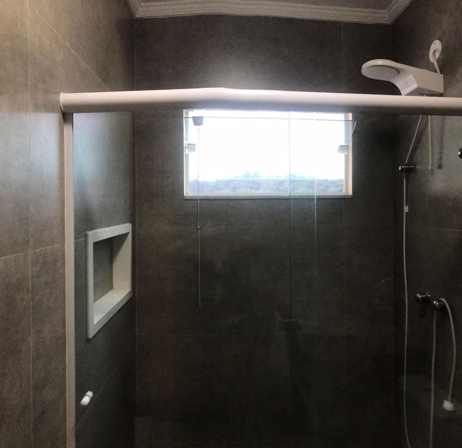 Casa de vidro com vista para a Mata Atlântica no Centro de Miguel Pereira