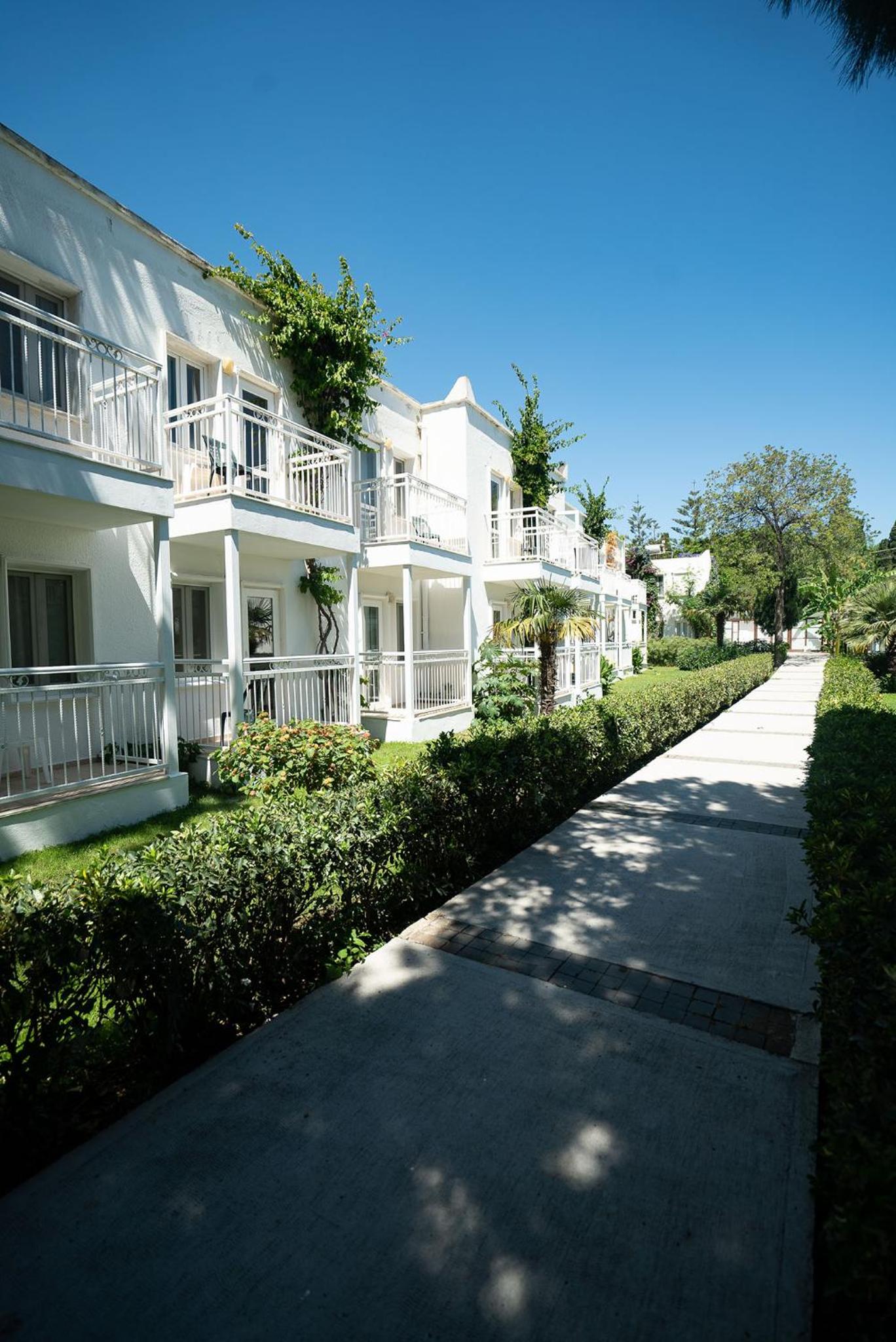 Hotel Petunya Beach Resort - Image 1