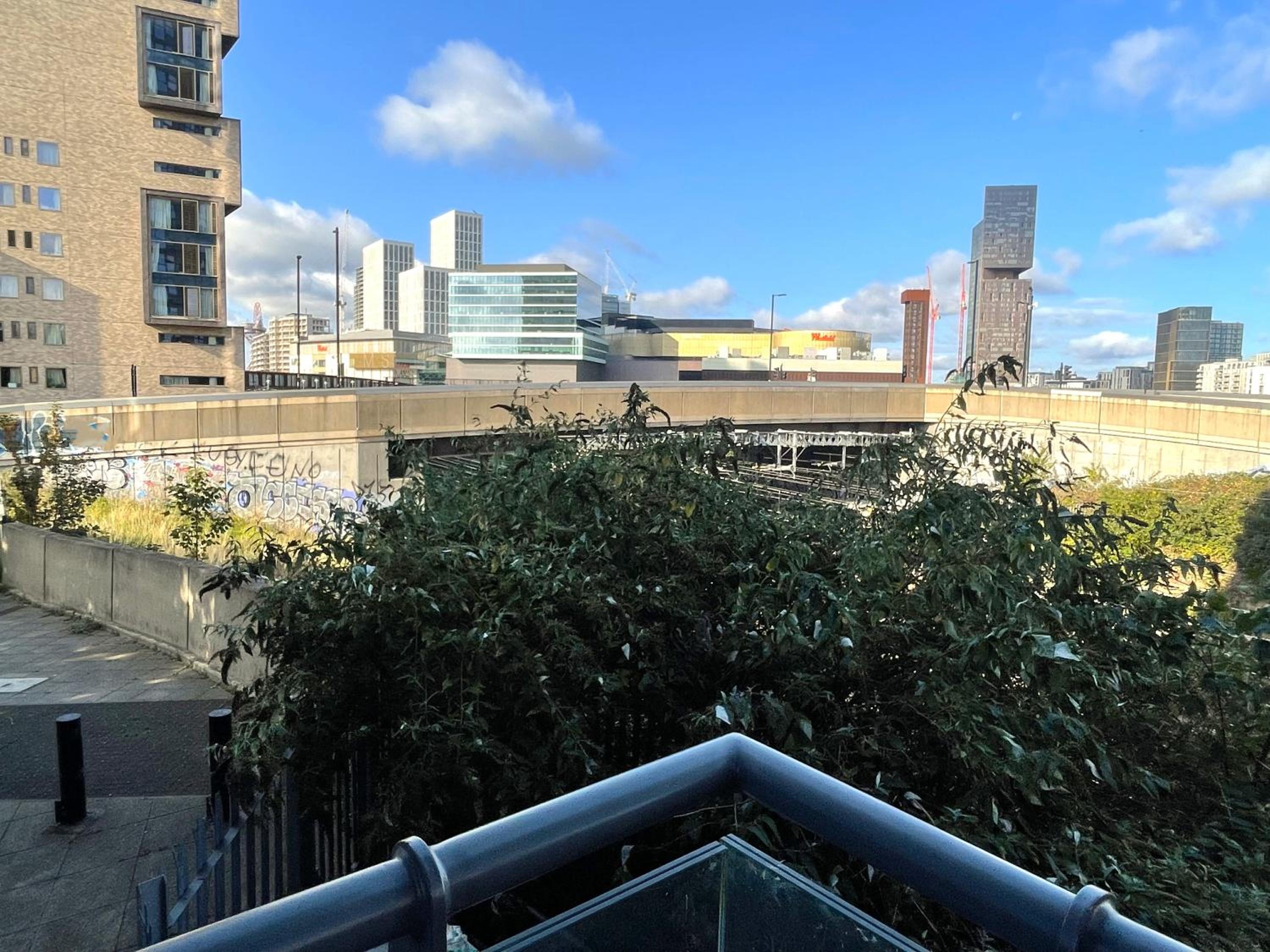 Modern Central 2bed 2bath Stratford Apt