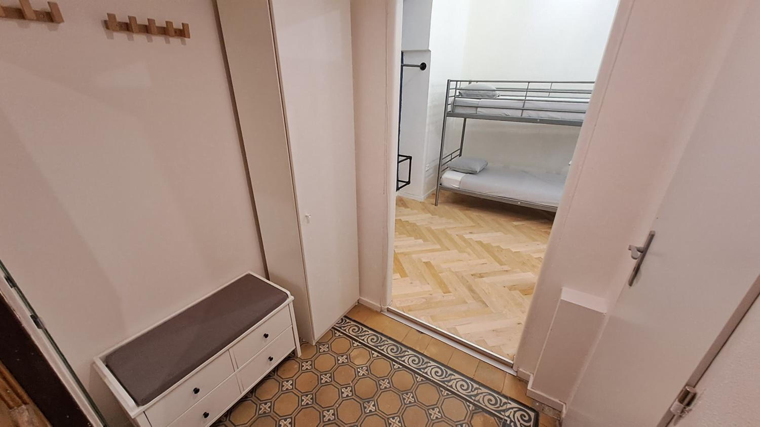 Spacious, Light Studio Apartment in Vinohrady