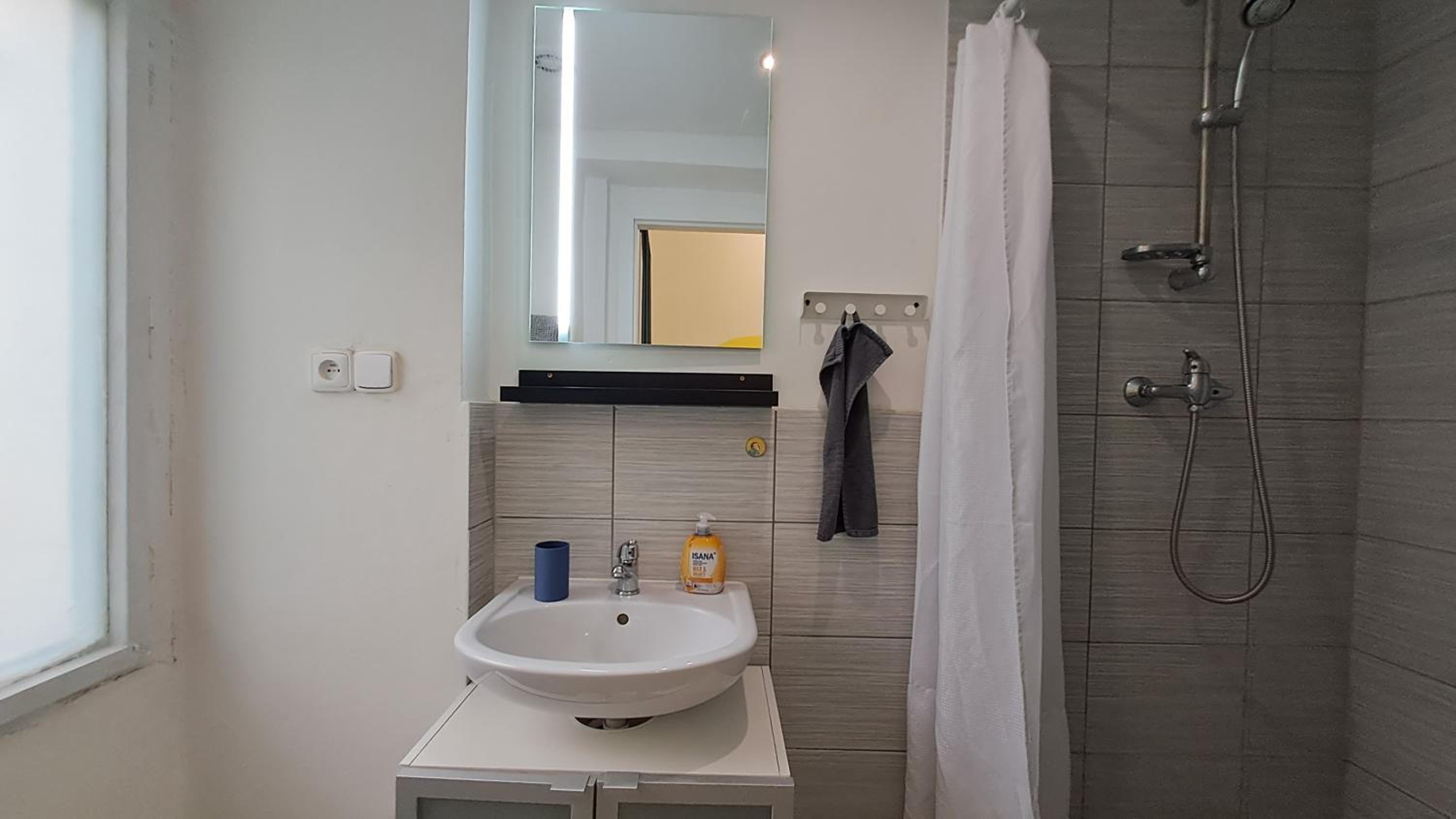 Spacious, Light Studio Apartment in Vinohrady