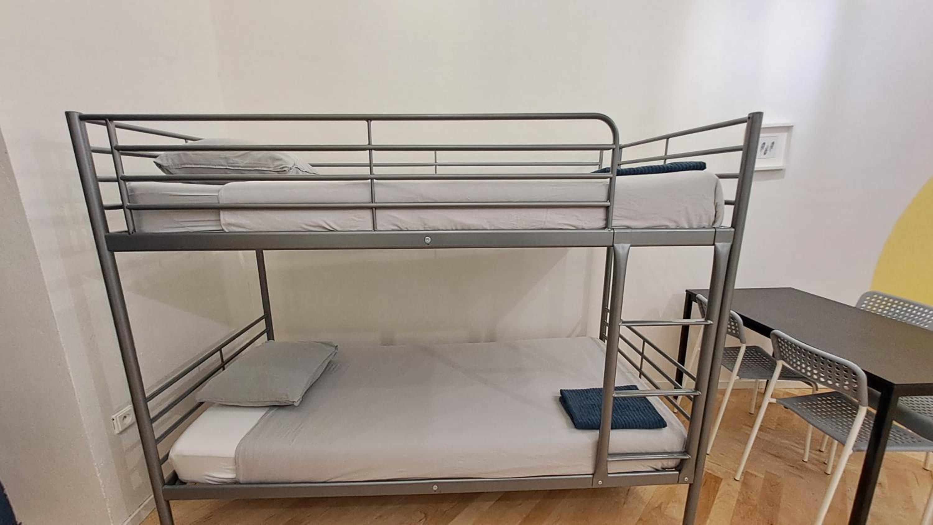 Spacious, Light Studio Apartment in Vinohrady