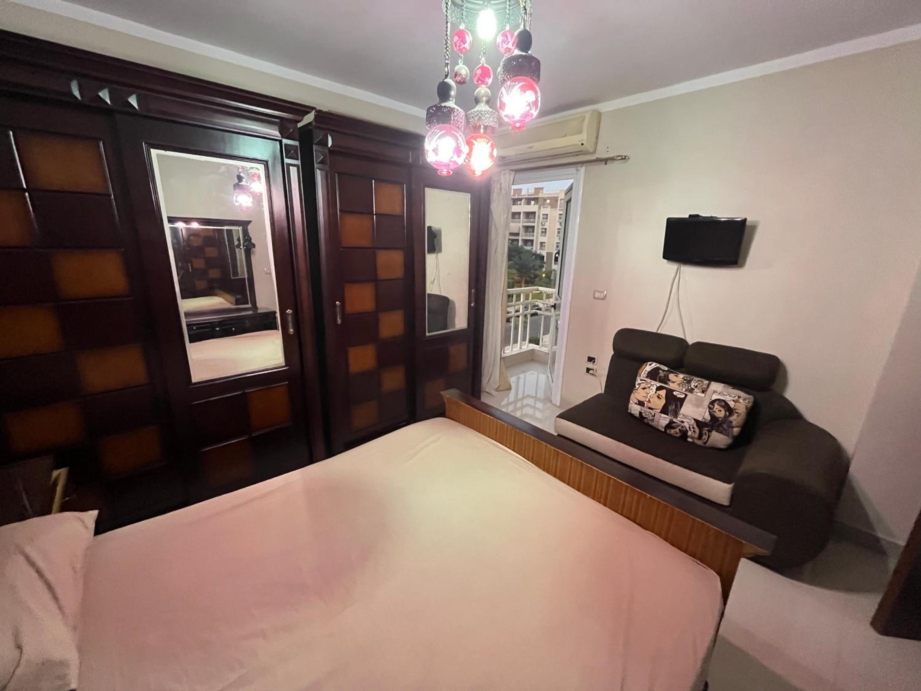 Comfortable apartment near service area &South Park &Bus station