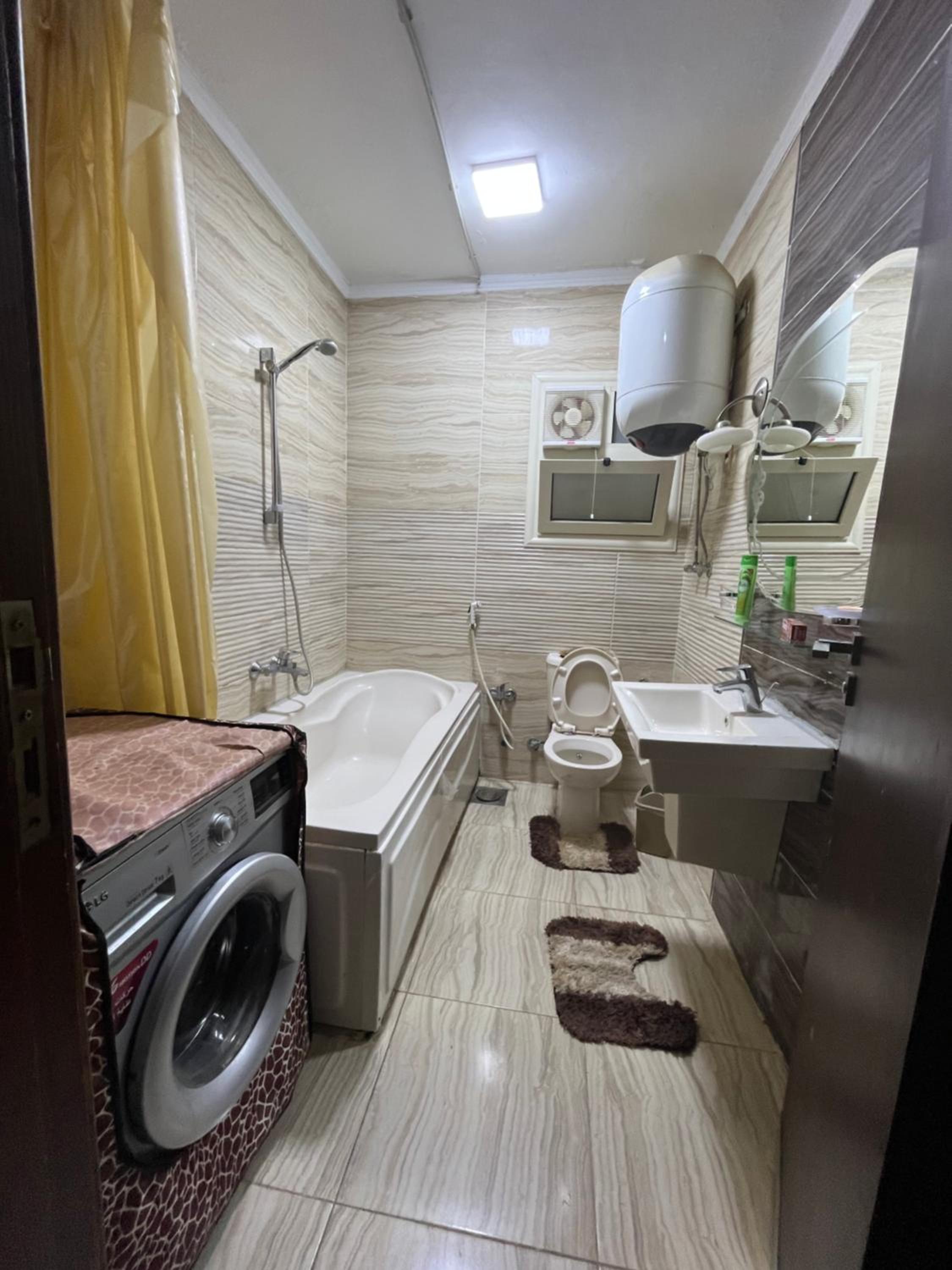 Comfortable apartment near service area &South Park &Bus station