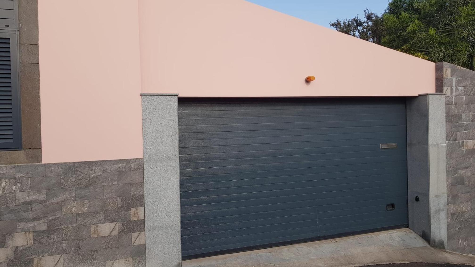 Charming 3-Bed House in Funchal view 2