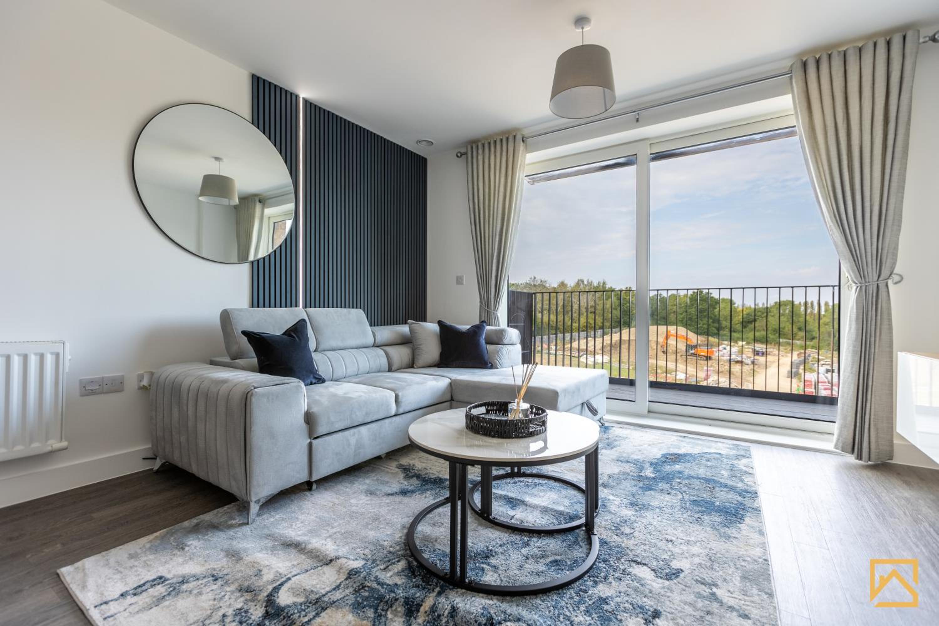 Cosy 1 bed near peaceful canal By Valore Property Services view 3