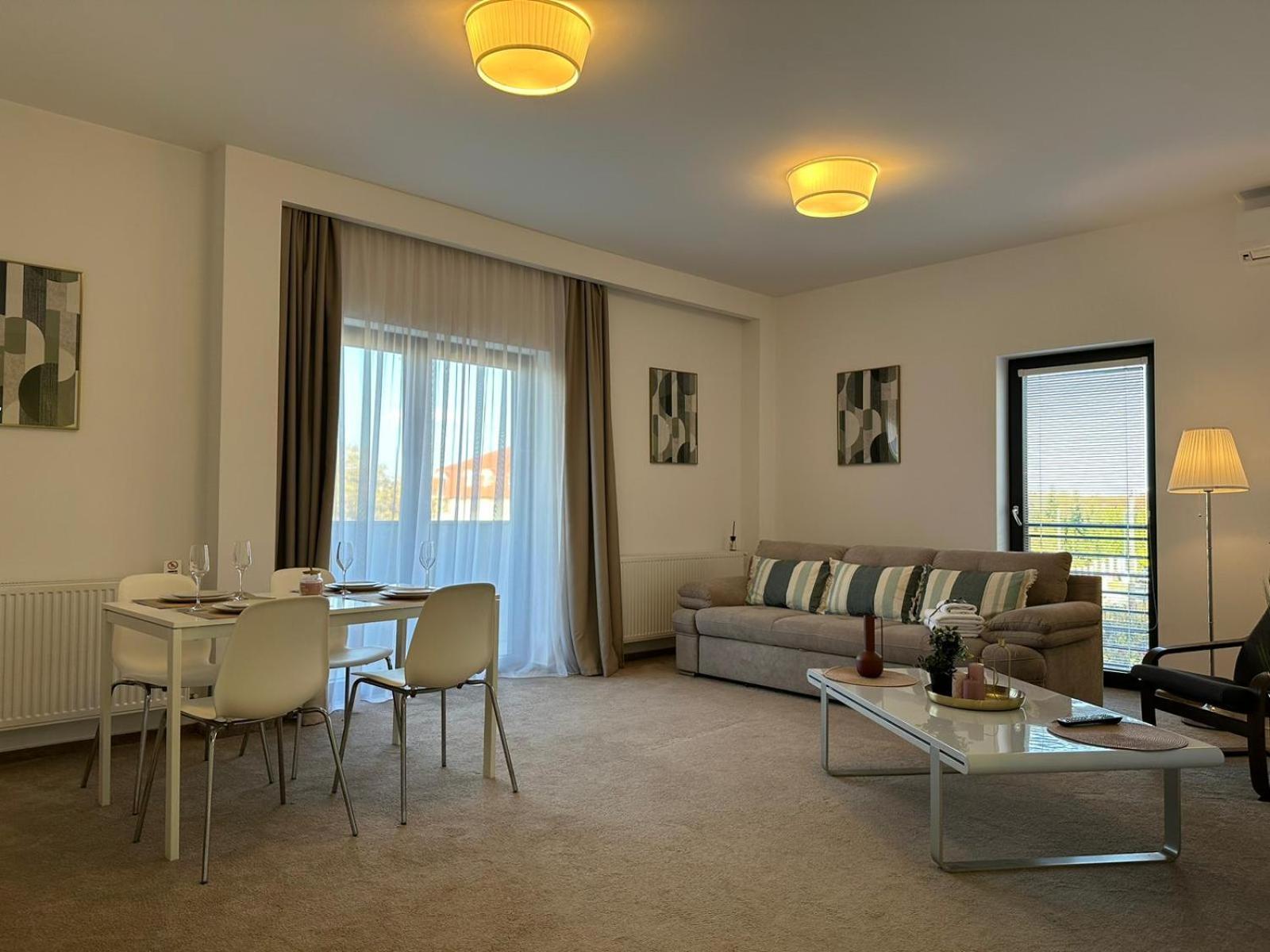 Luxury Glam Apartments & Studios near Coresi Mall view 2