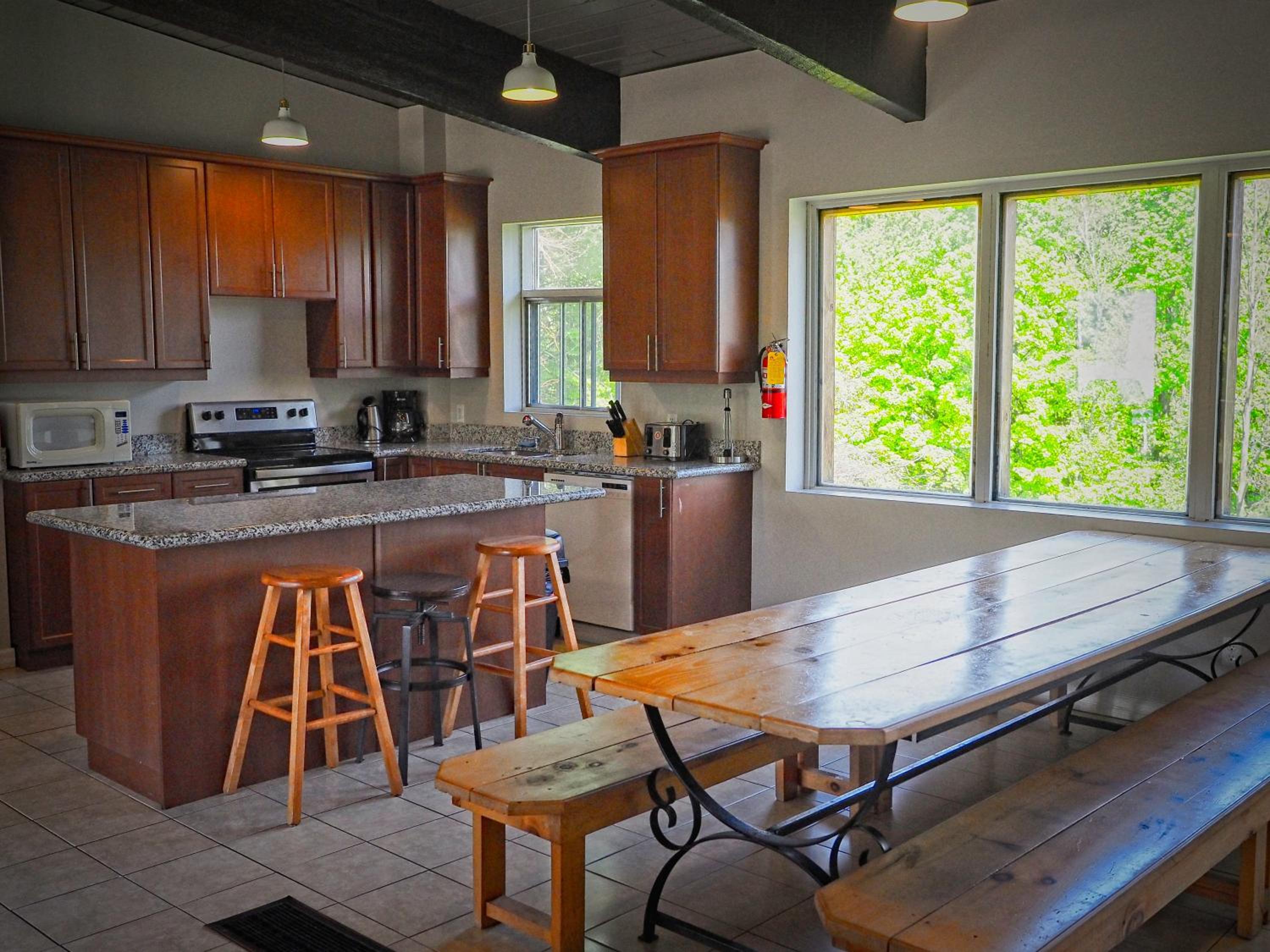 Gateside Chalets Expansive 6 Bedroom Hot Tub Near Village Blue Mountain