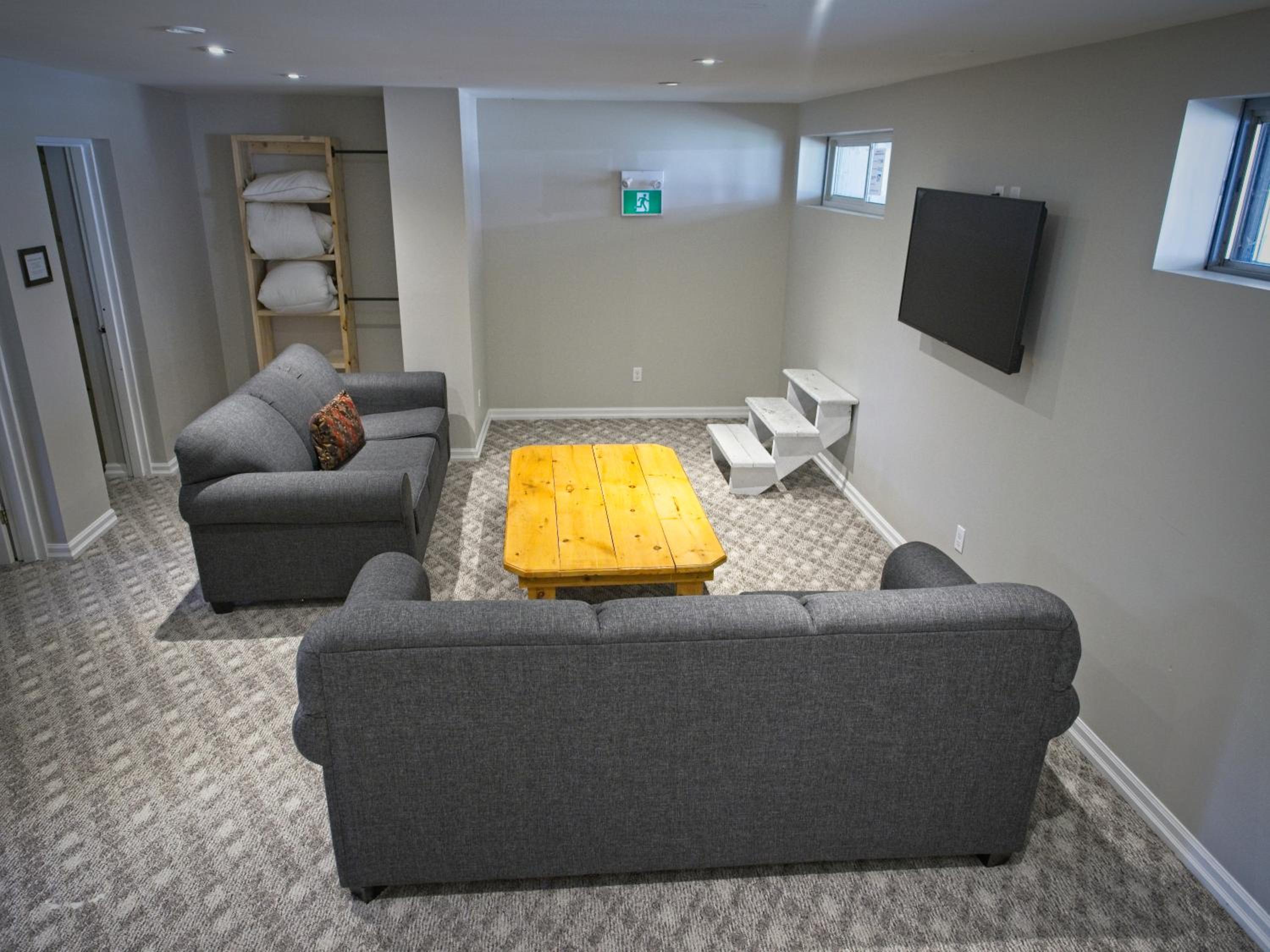 Gateside Chalets Expansive 6 Bedroom Hot Tub Near Village Blue Mountain