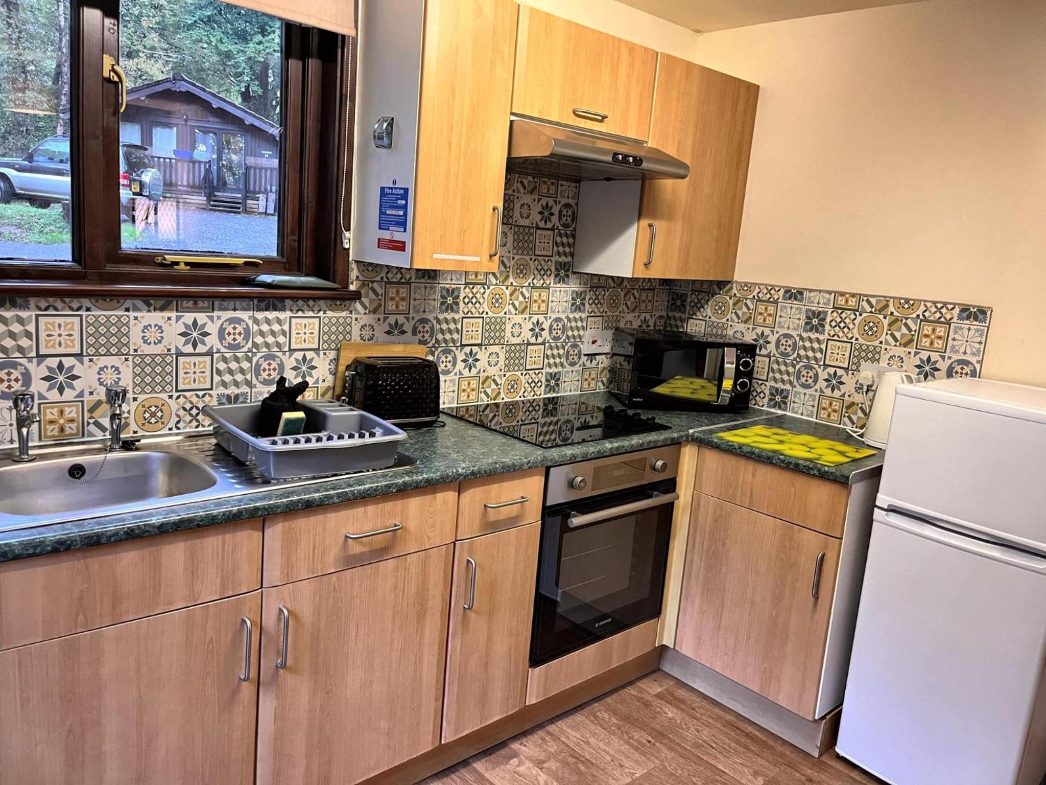 Snug hut 5-Hot Tub-Woodland Lodges-Pembrokshire-Tenby view 5