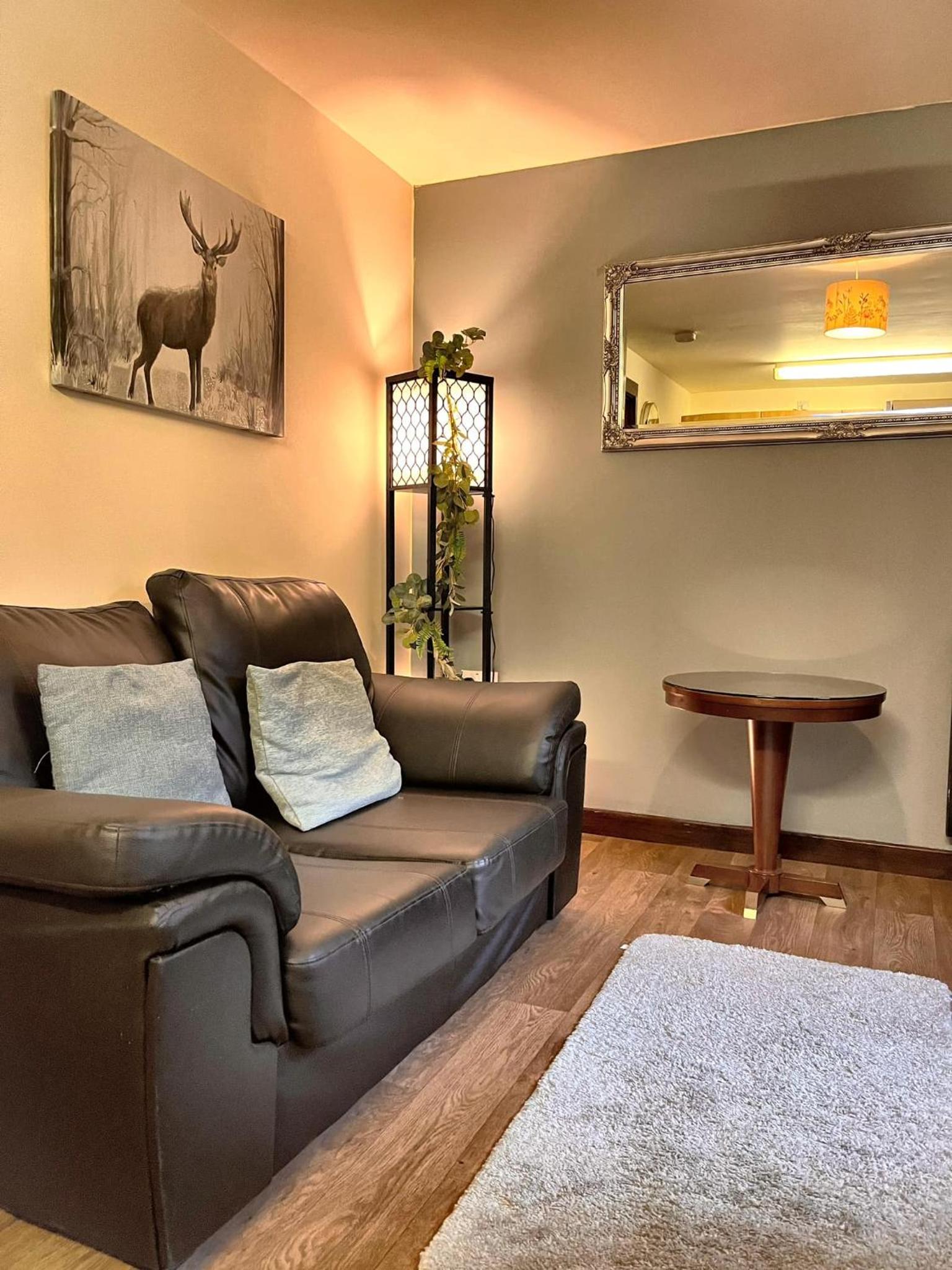 Snug hut 5-Hot Tub-Woodland Lodges-Pembrokshire-Tenby view 4