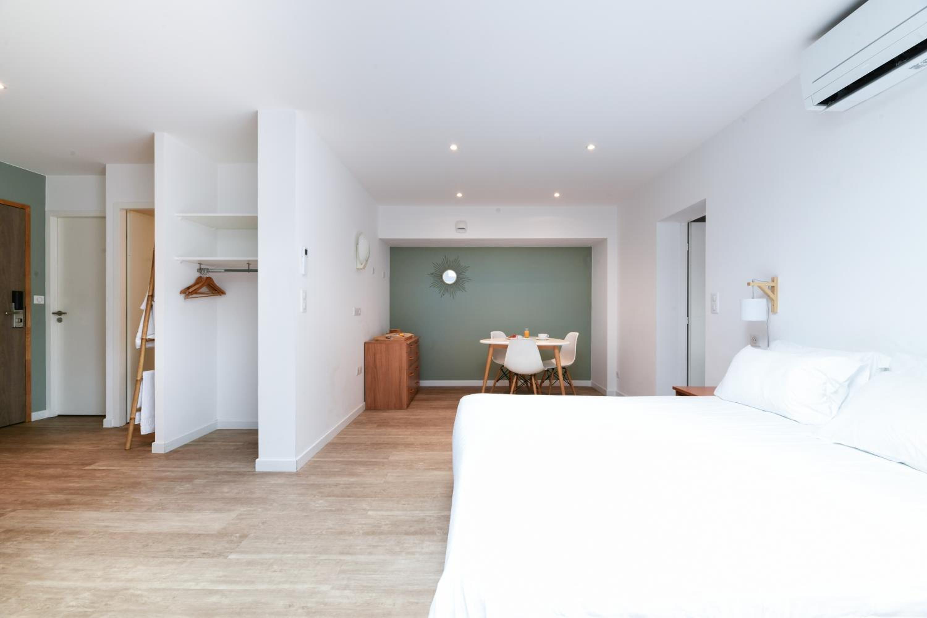 Hotel Logis Lacotel