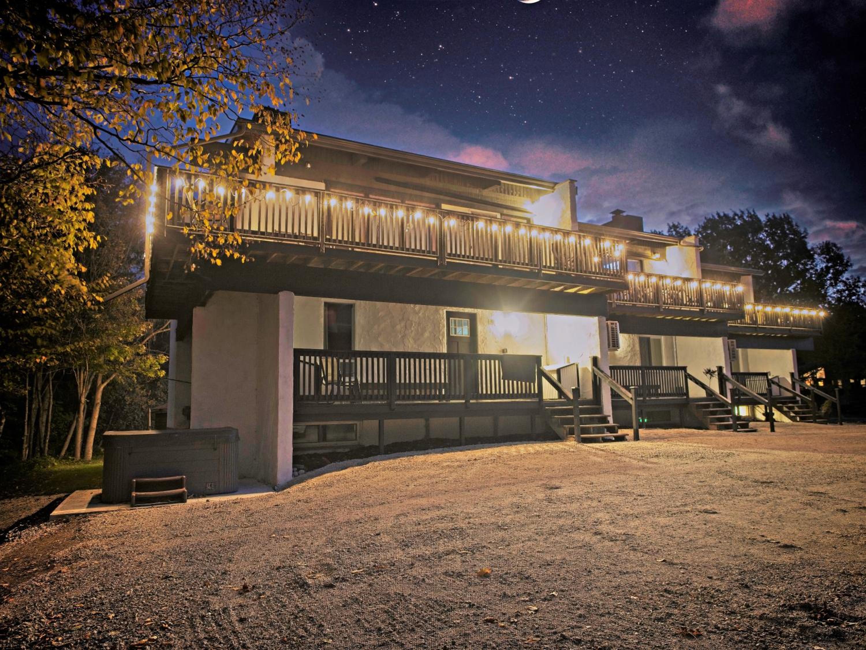Gateside Chalets Expansive 6 Bedroom Hot Tub Near Village Blue Mountain