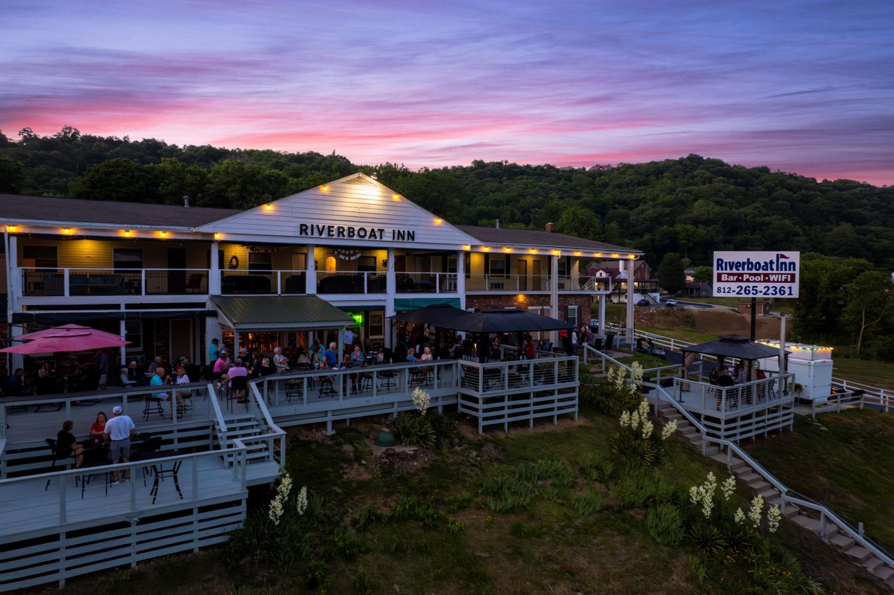 Riverboat Inn & Suites view 4