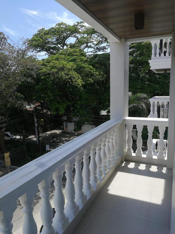 CONDO UNIT walking distance to CALLE CRISOLOGO