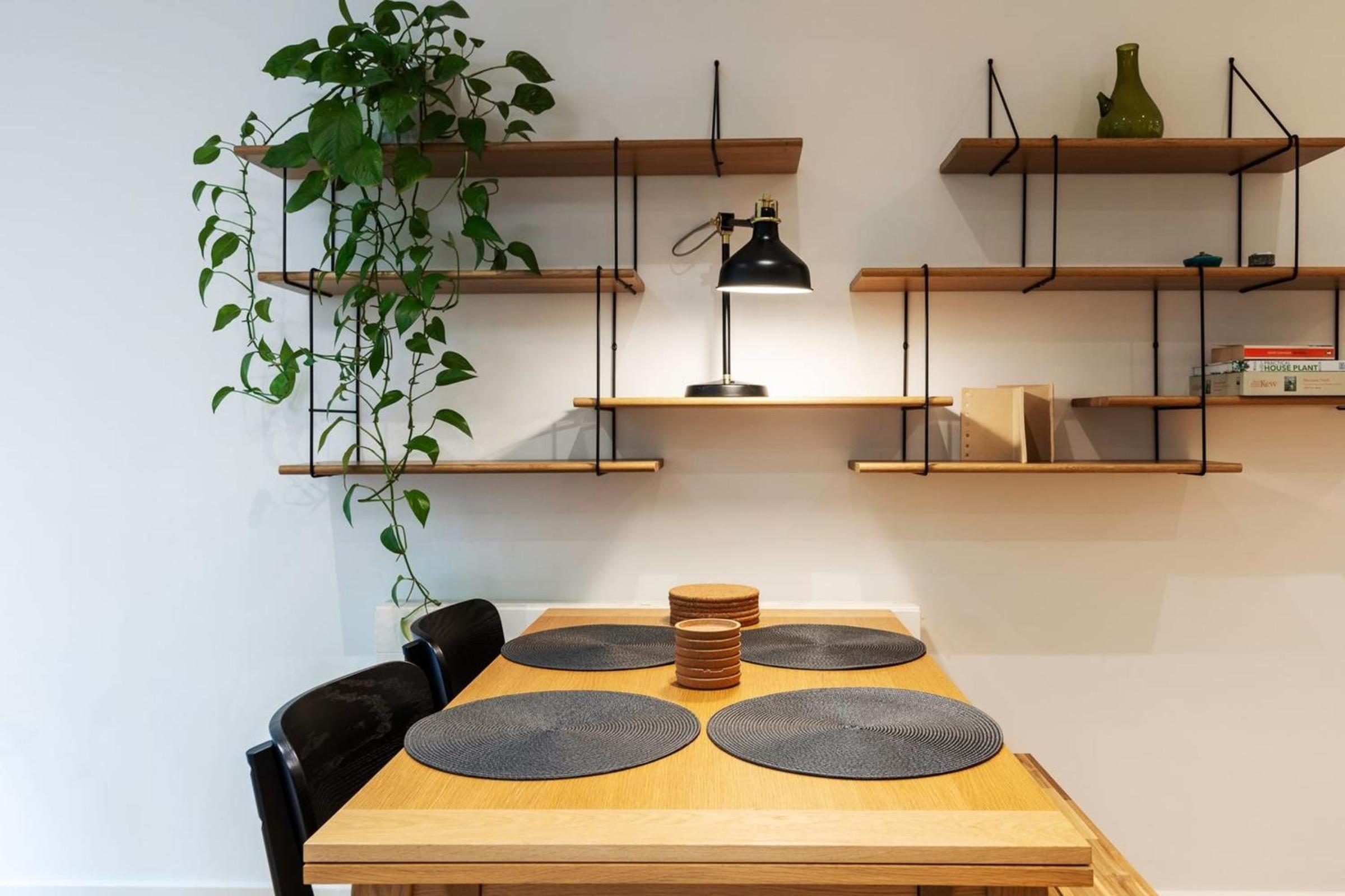 Central 2-bed 2-bath apartment in Old Street