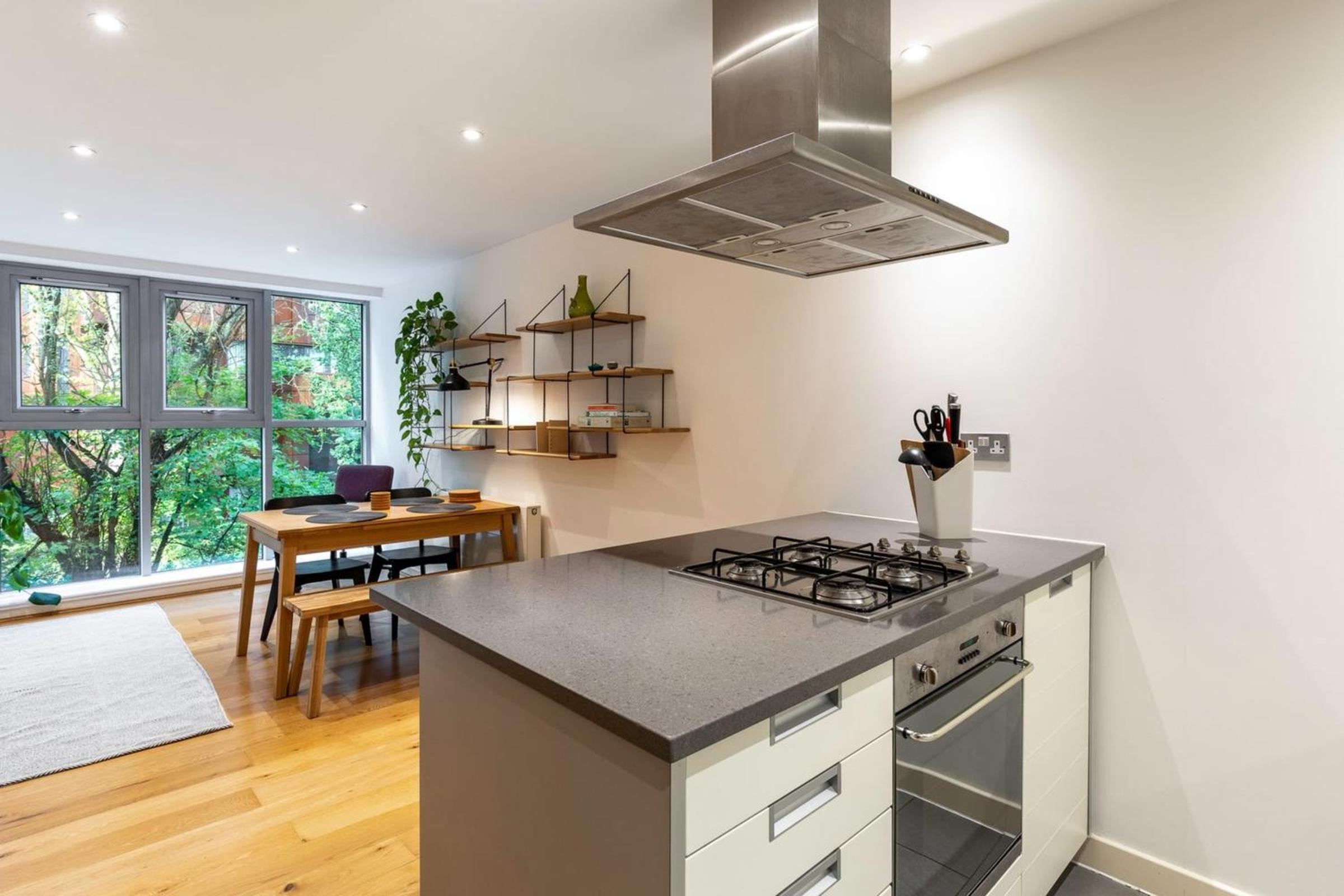 Central 2-bed 2-bath apartment in Old Street