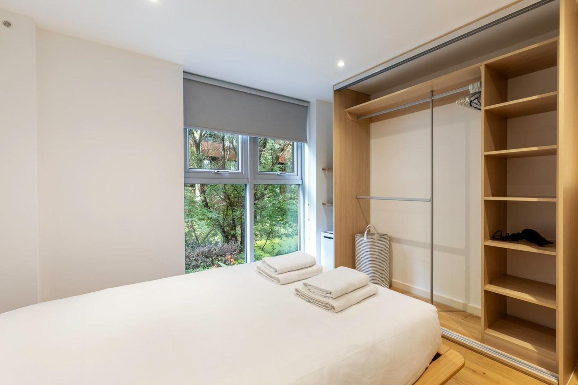 Central 2-bed 2-bath apartment in Old Street