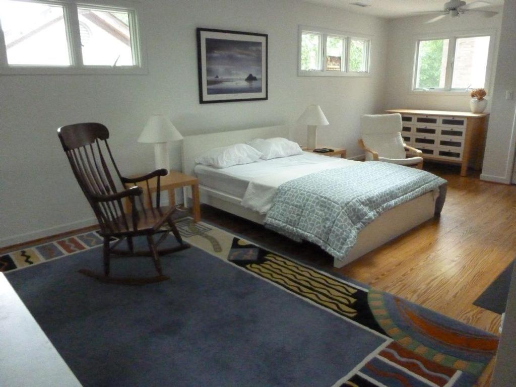 Sail Away - Croatan VB home with billiards table