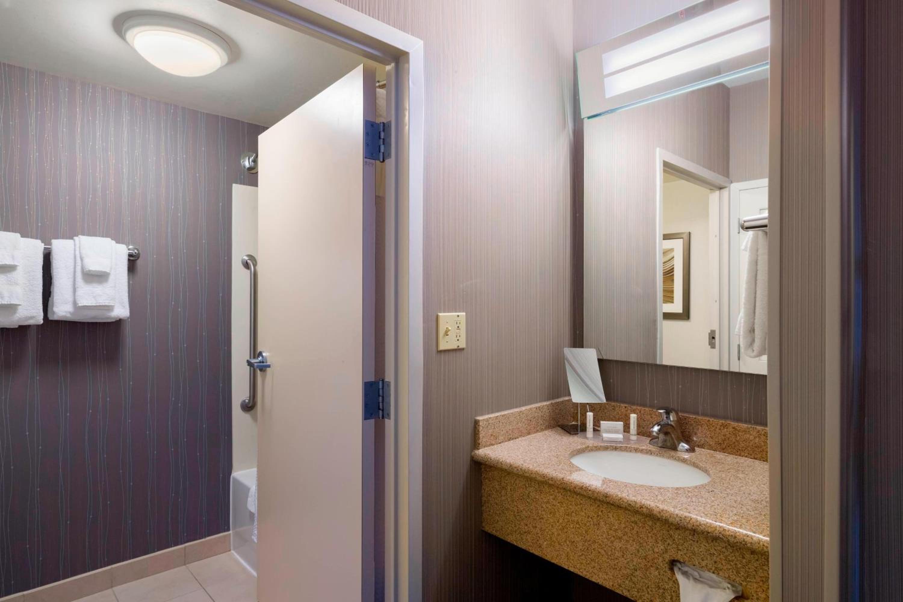 Courtyard by Marriott Scranton Montage Mountain - Property Image 54