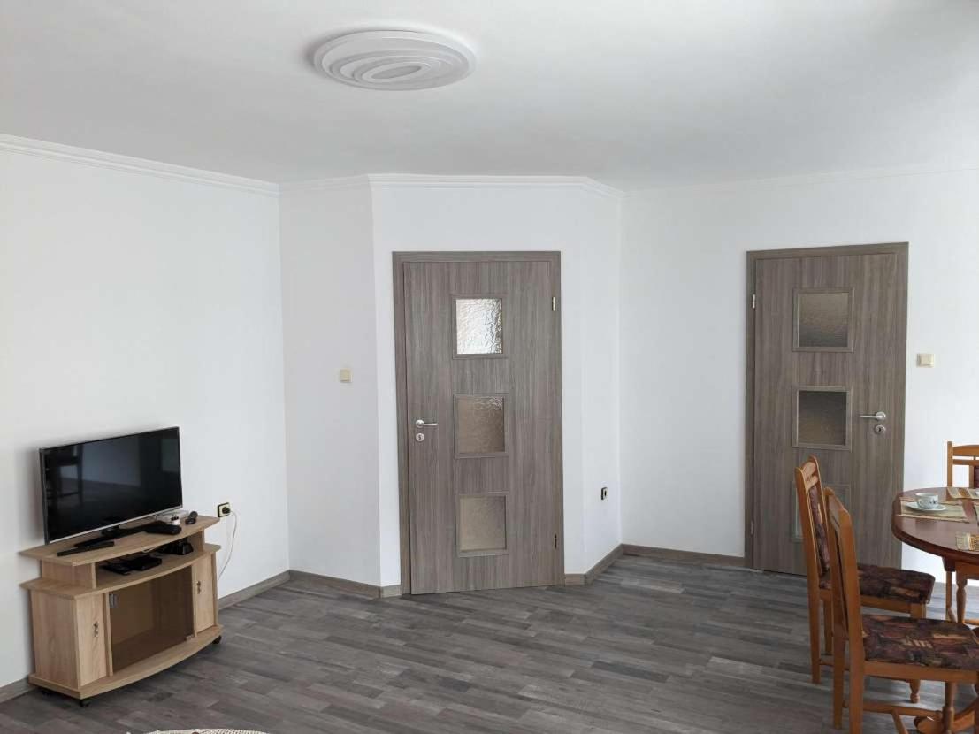Lazur Apartment