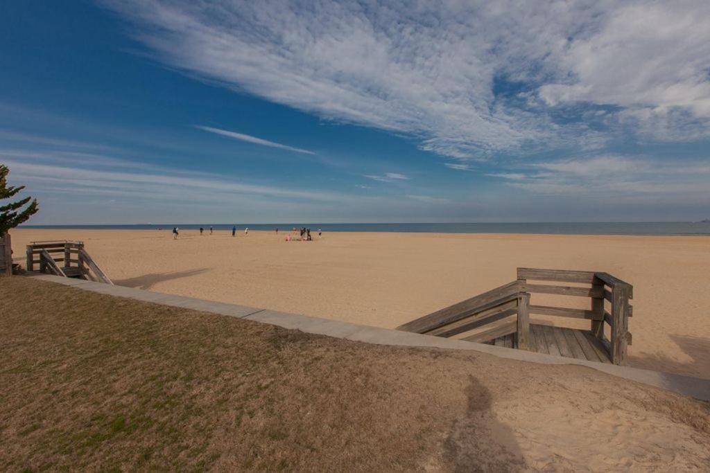 Shoreline Cottage - Oceanfront - North End VB view 3