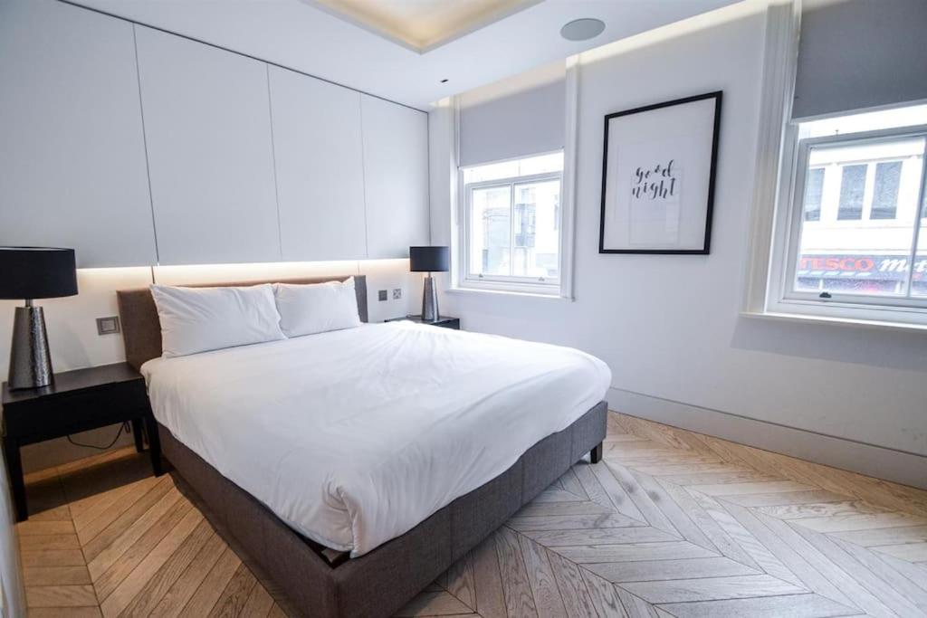 Stunning 2 bedroom apartment with terrace view 3