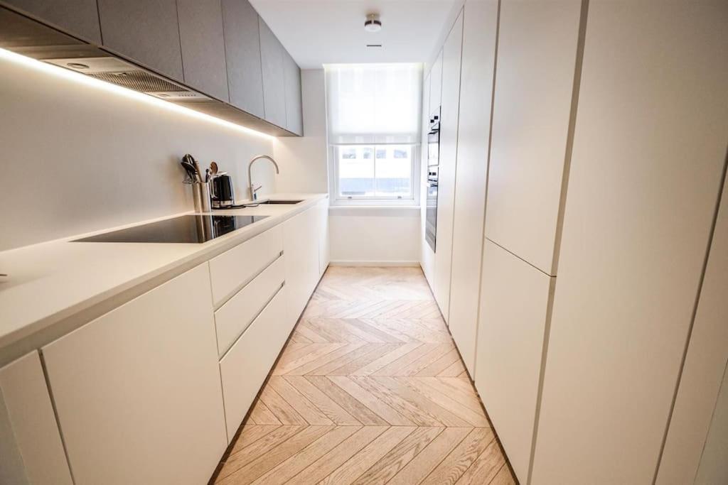 Stunning 2 bedroom apartment with terrace view 5