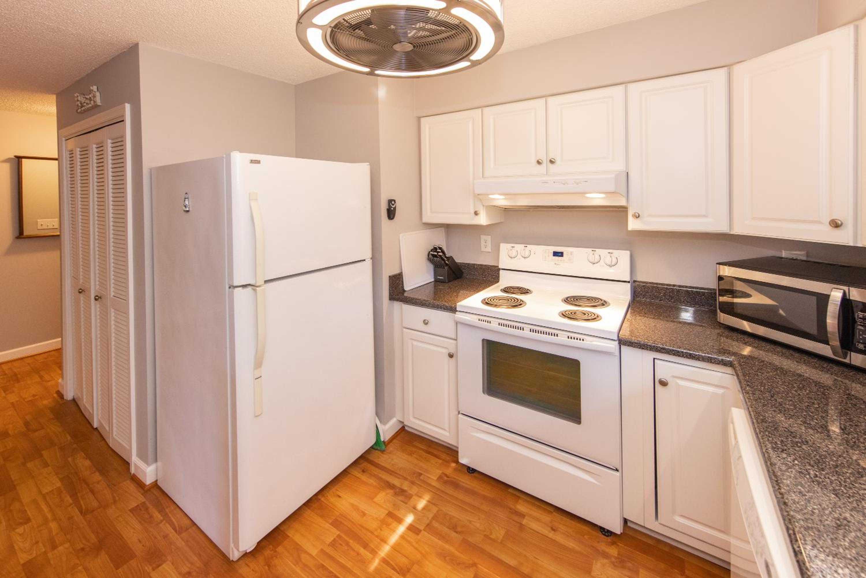 Shore Breakaway Condo - Monthly Rental - Chic view 4