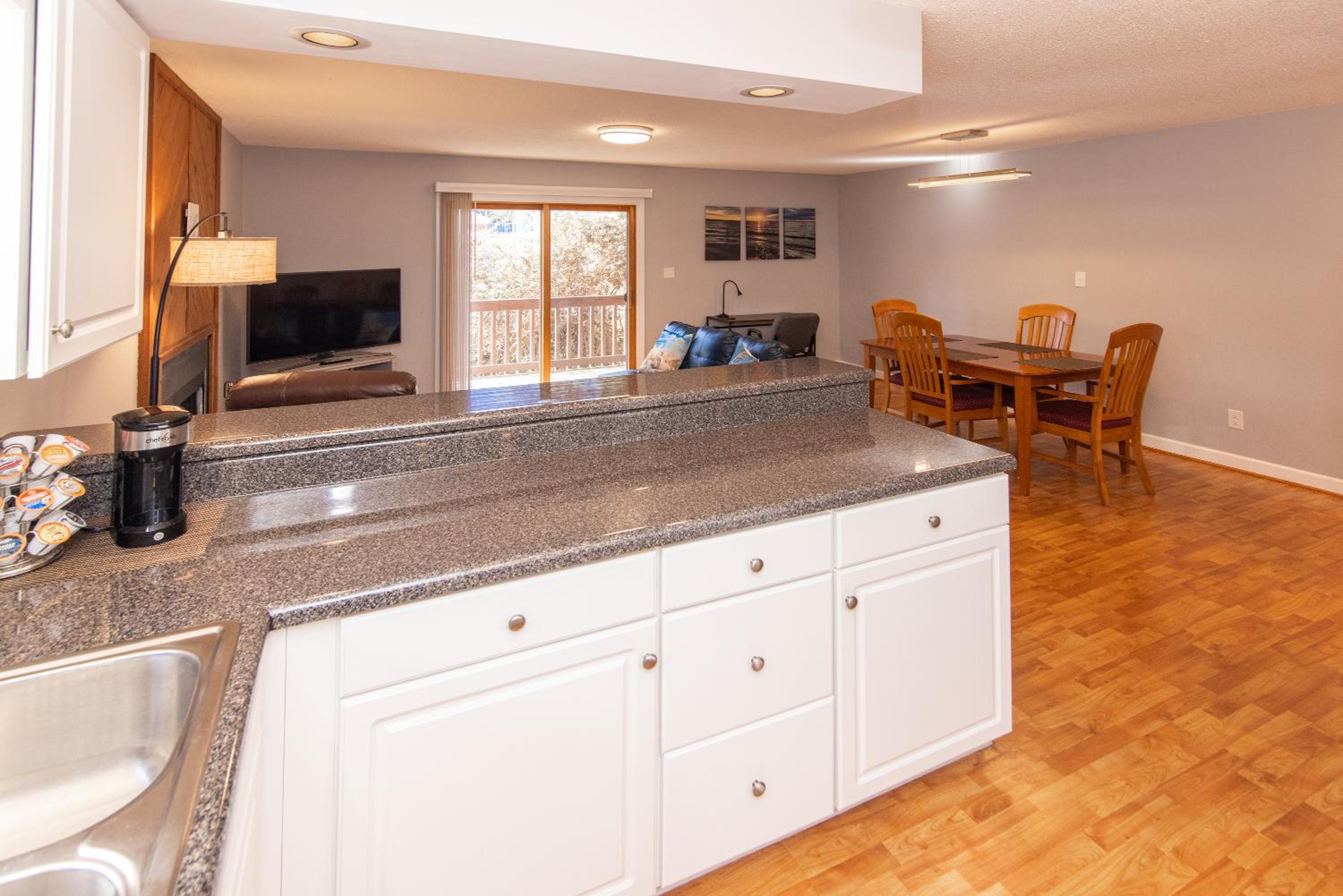 Shore Breakaway Condo - Monthly Rental - Chic view 5
