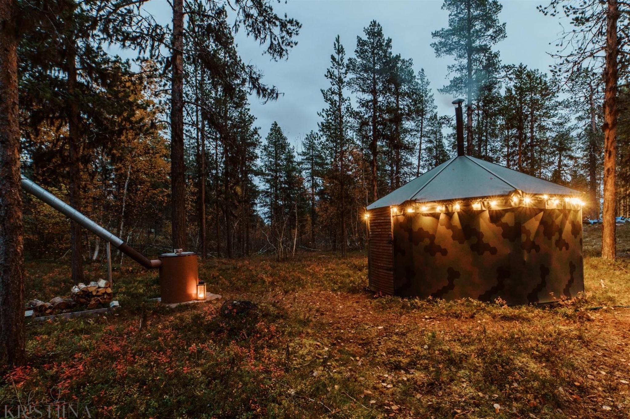 Ainutlaatuinen metsämajoitus