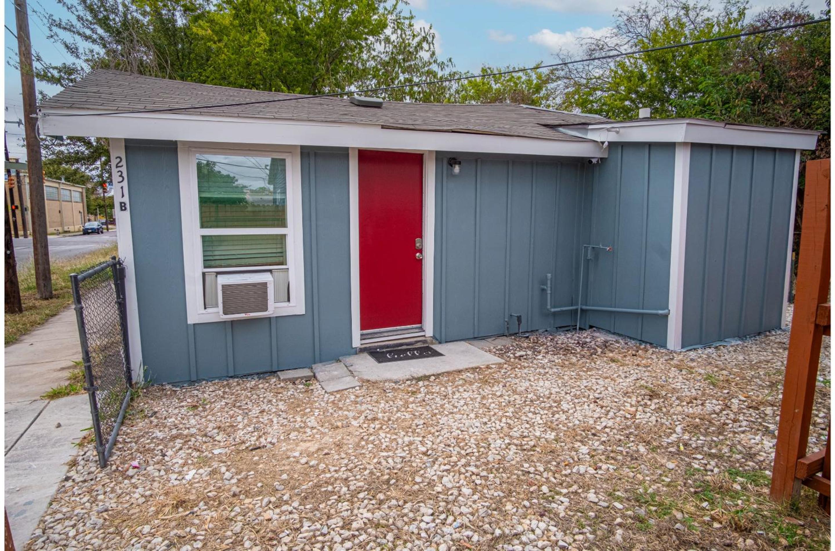 Downtown Accessible New 1BR1BA Cozy Studio view 5