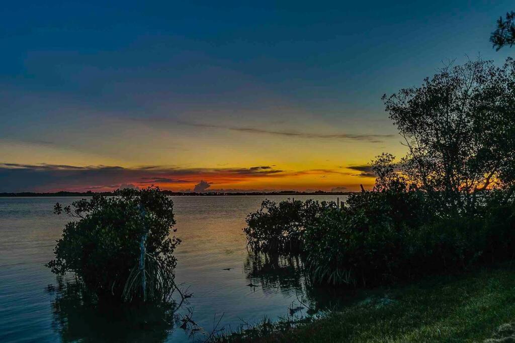 Tropical Riverfront Paradise - Gorgeous Sunset Views view 5