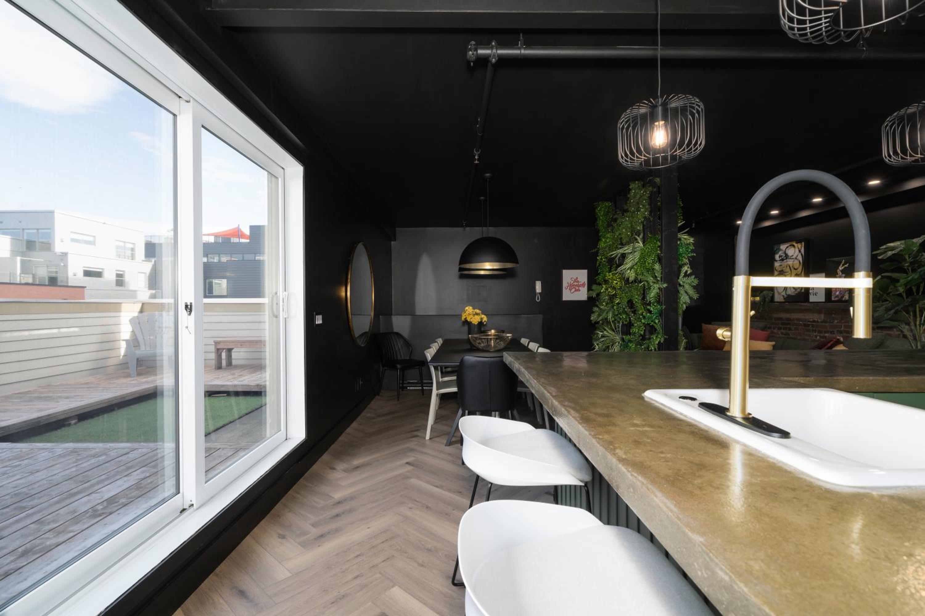 Heaven's Garden / / Luxury penthouse downtown