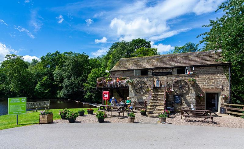 Sunflower Lodge, Lido Leisure Park, Knaresborough view 4
