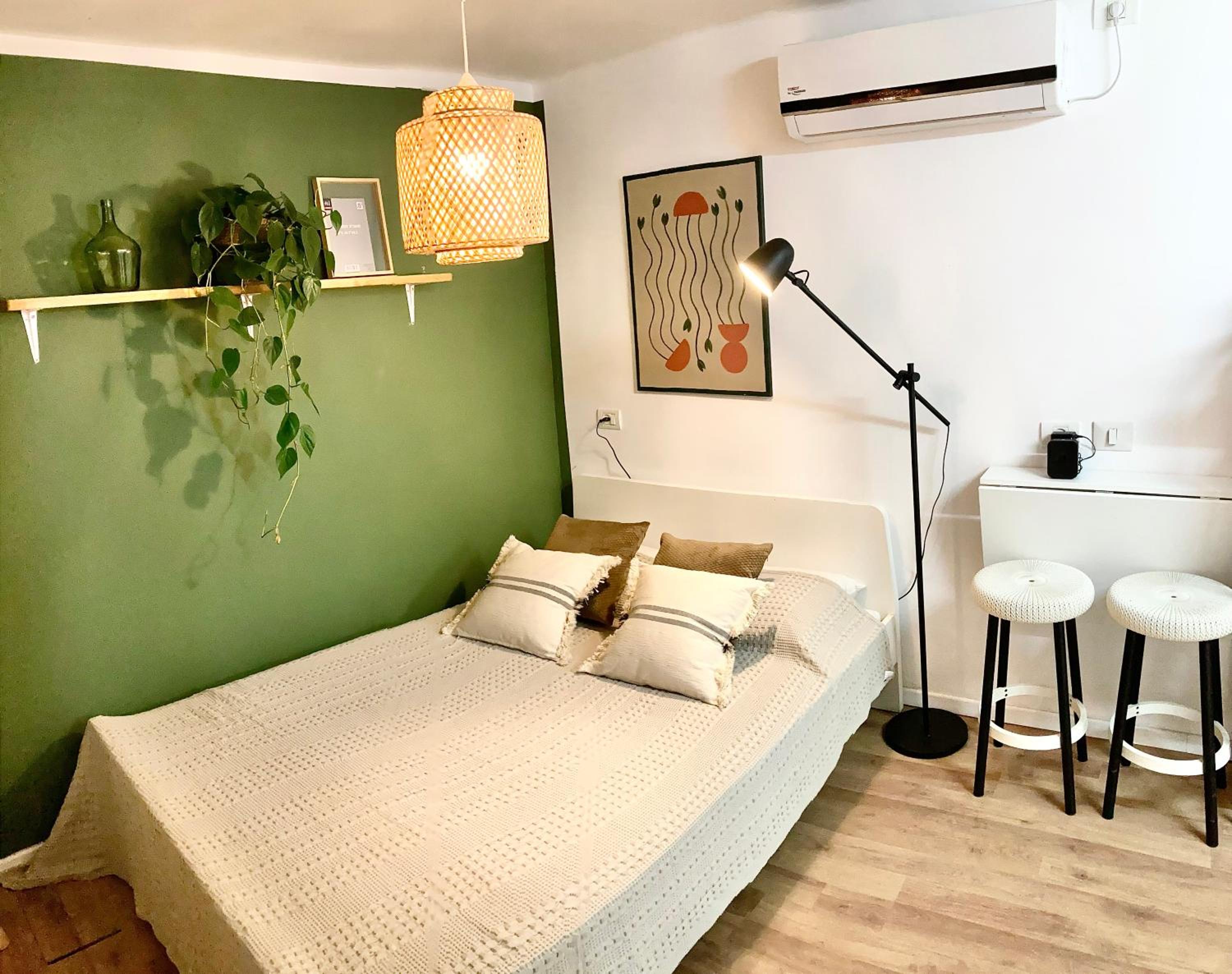 Dotan's Boutique Studios - By The Beach! view 2