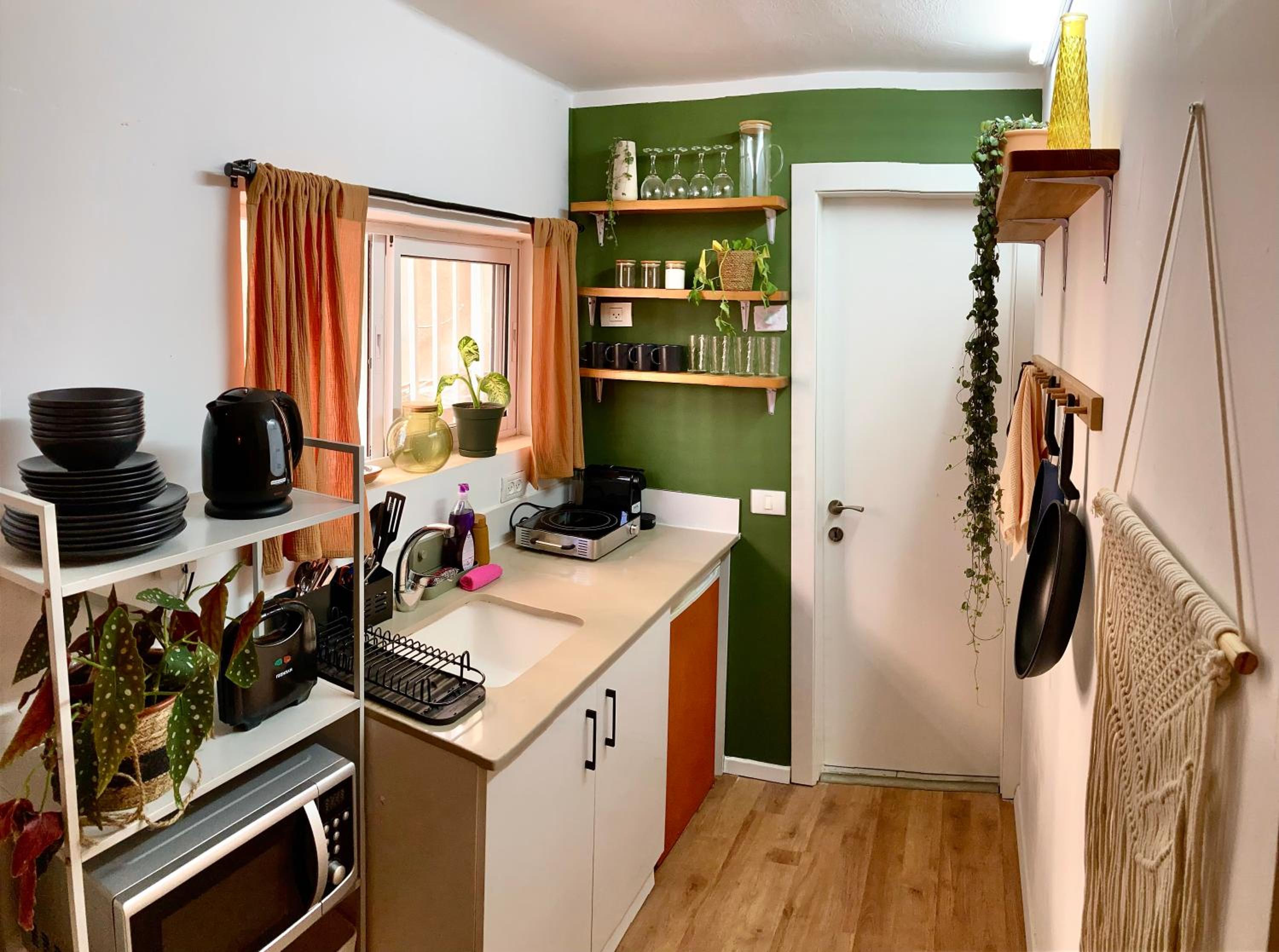 Dotan's Boutique Studios - By The Beach! view 4