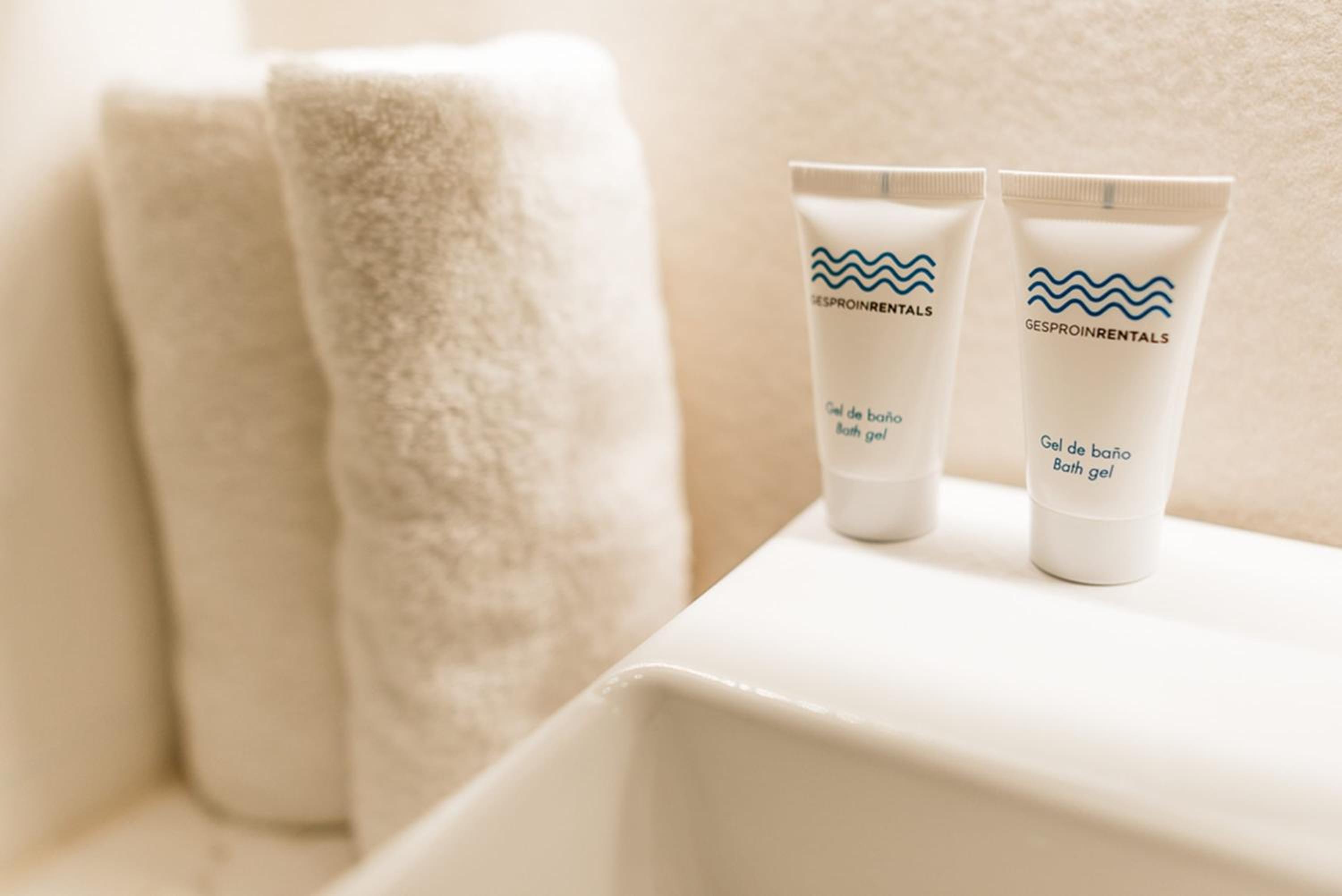 Chic-modern decor w Picuzzi steps to the Beach