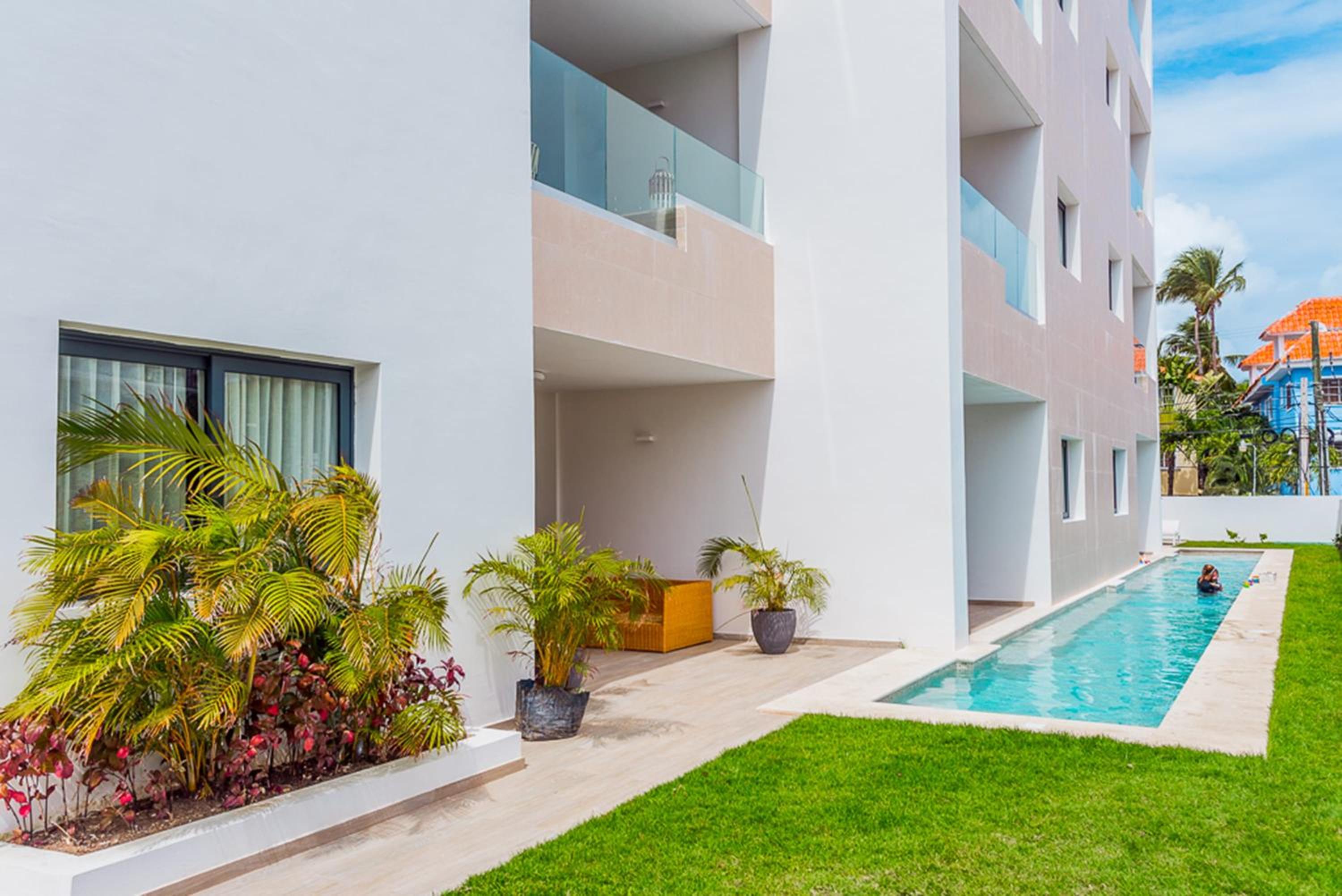 Chic-modern decor w Picuzzi steps to the Beach