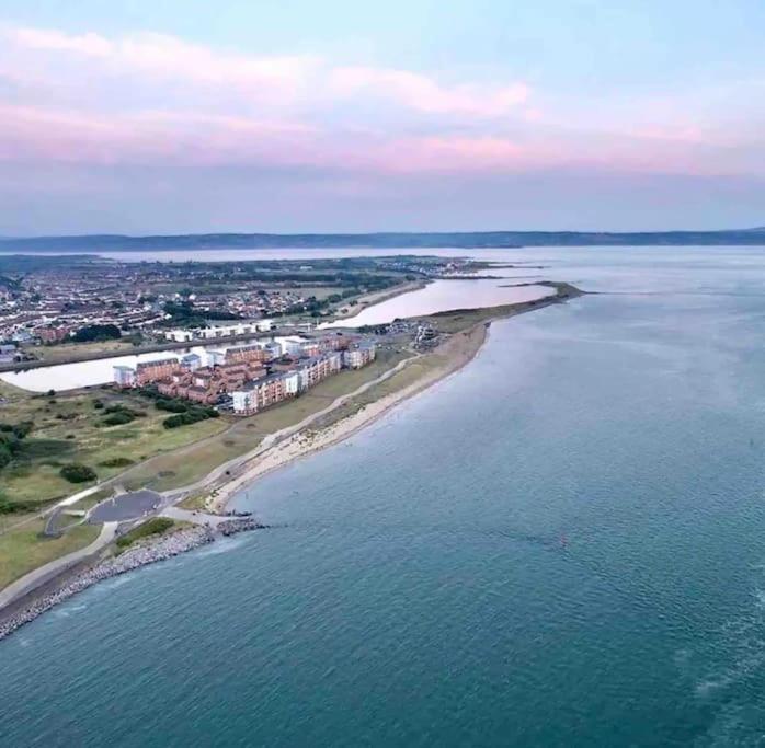 Stunning 2 bed house near coastal path/lake/beach