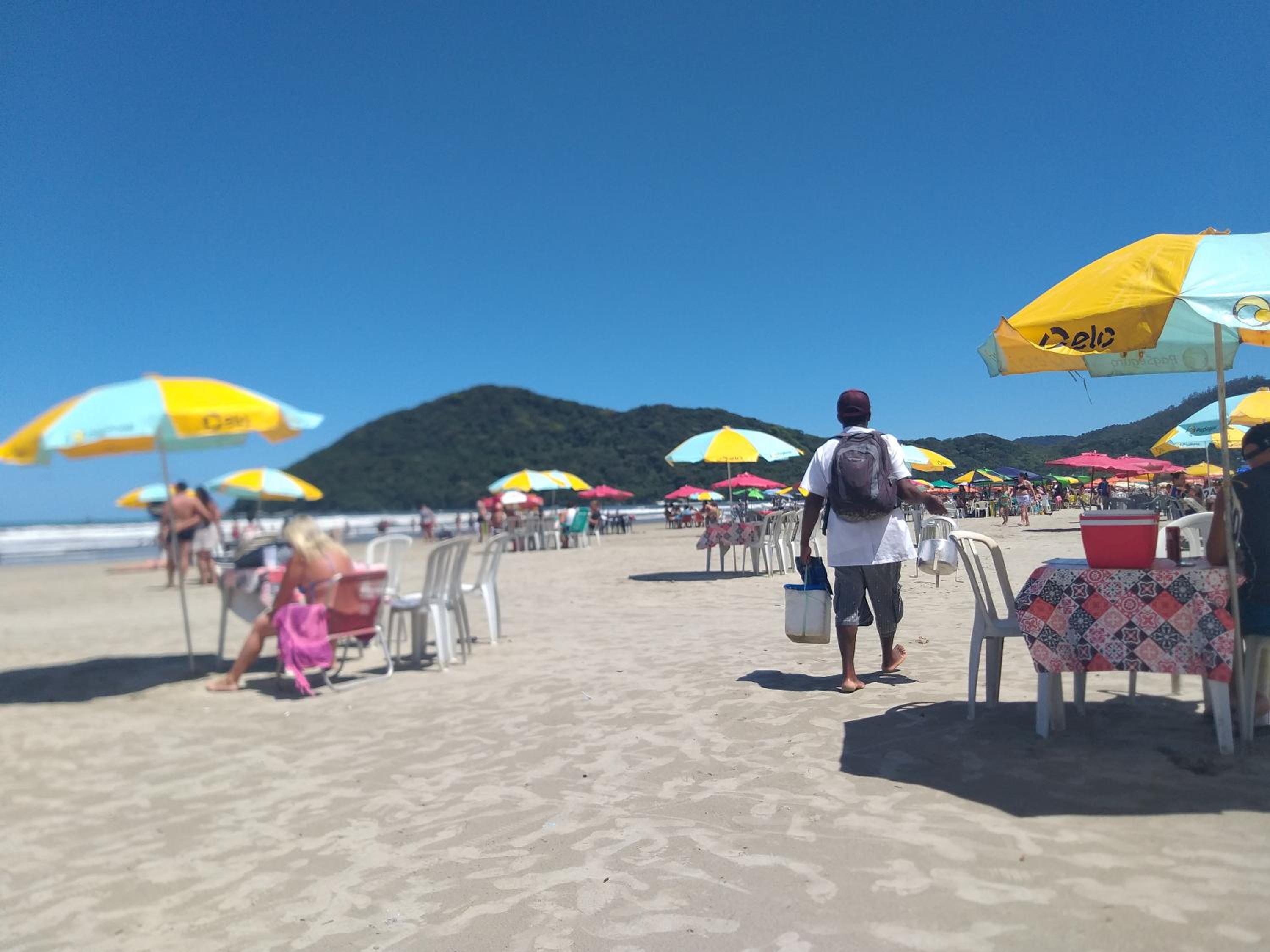 SOBRADO-BERTIOGA-Uso exclusivo para grupos de até 12 pessoas em 1 até 4 suítes