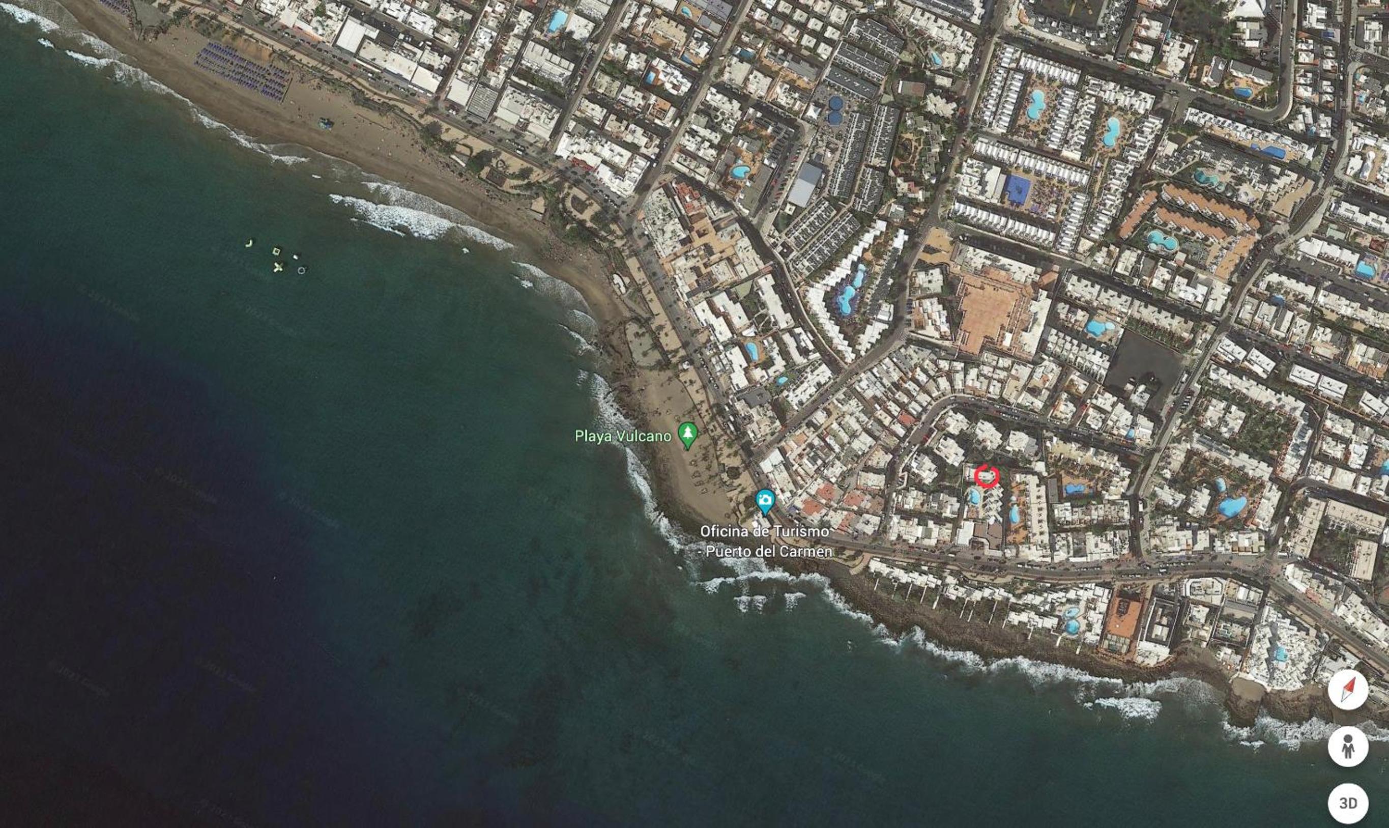Sea view with direct access to boulevard