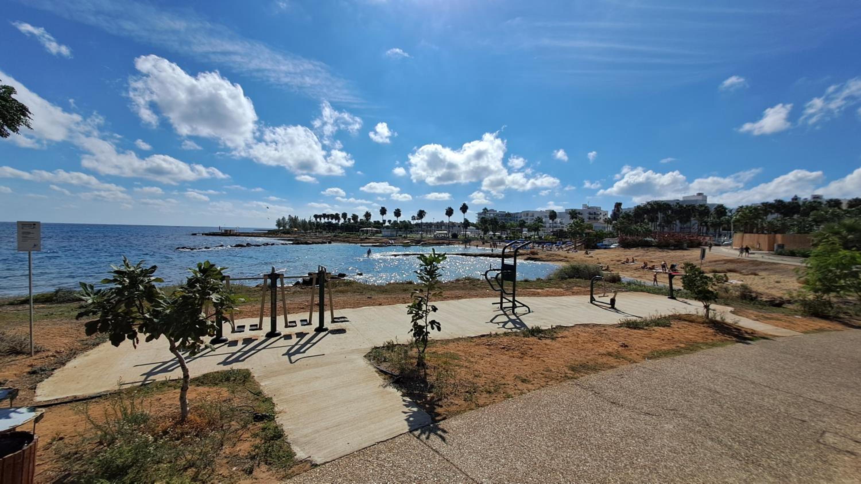Dream Beach House Steps from the Sea & Free Parking