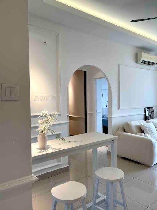 FrenchStyle 2BR Apt near MRT velocity ikea mytown cheras