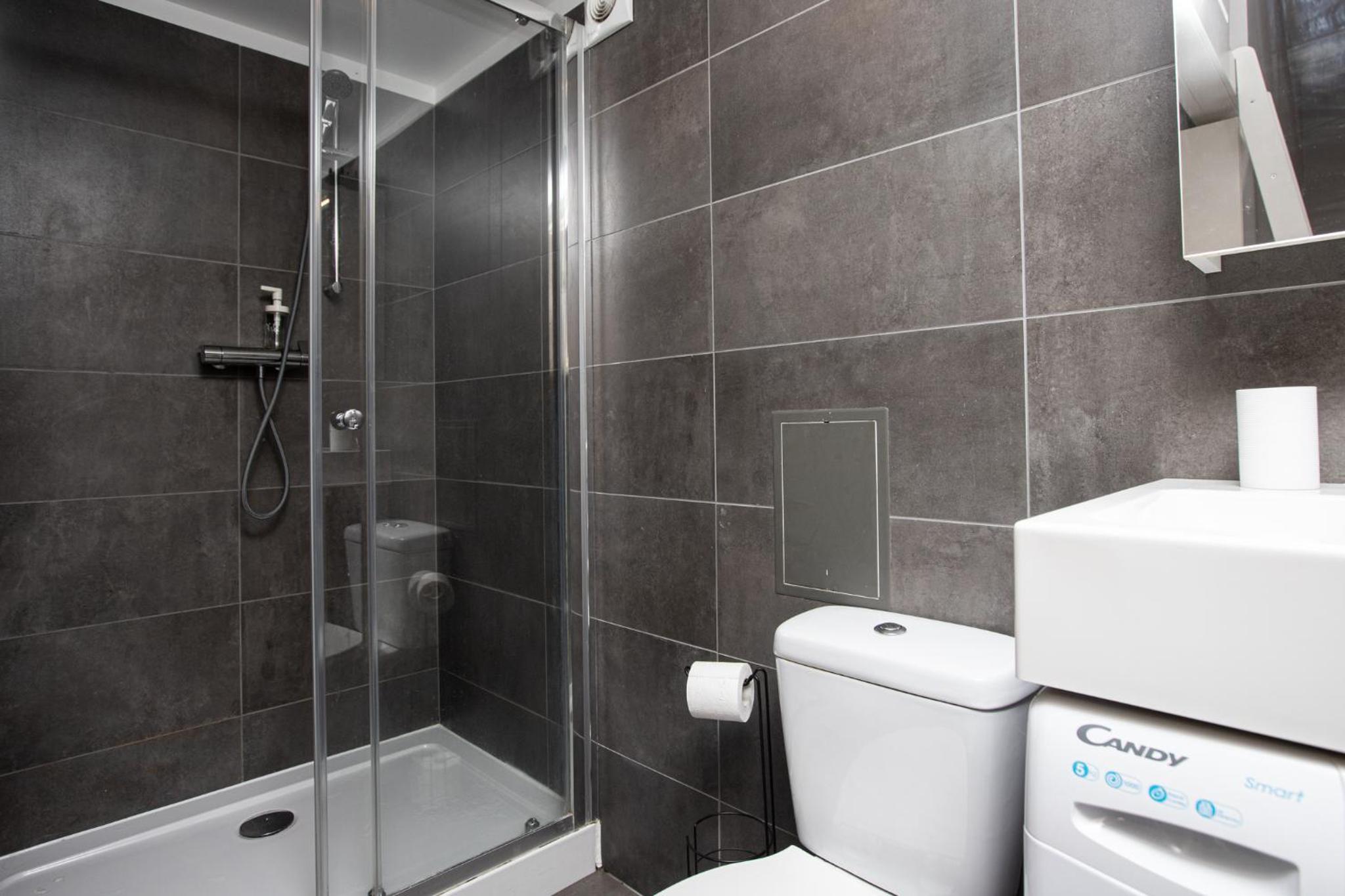 Loft style apartment in city centre near any public transportation view 2