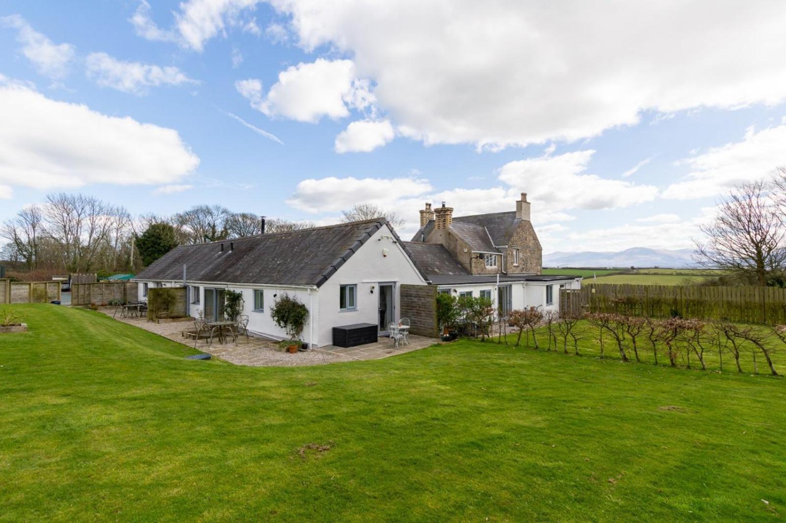 Gwyllt Cottages view 5