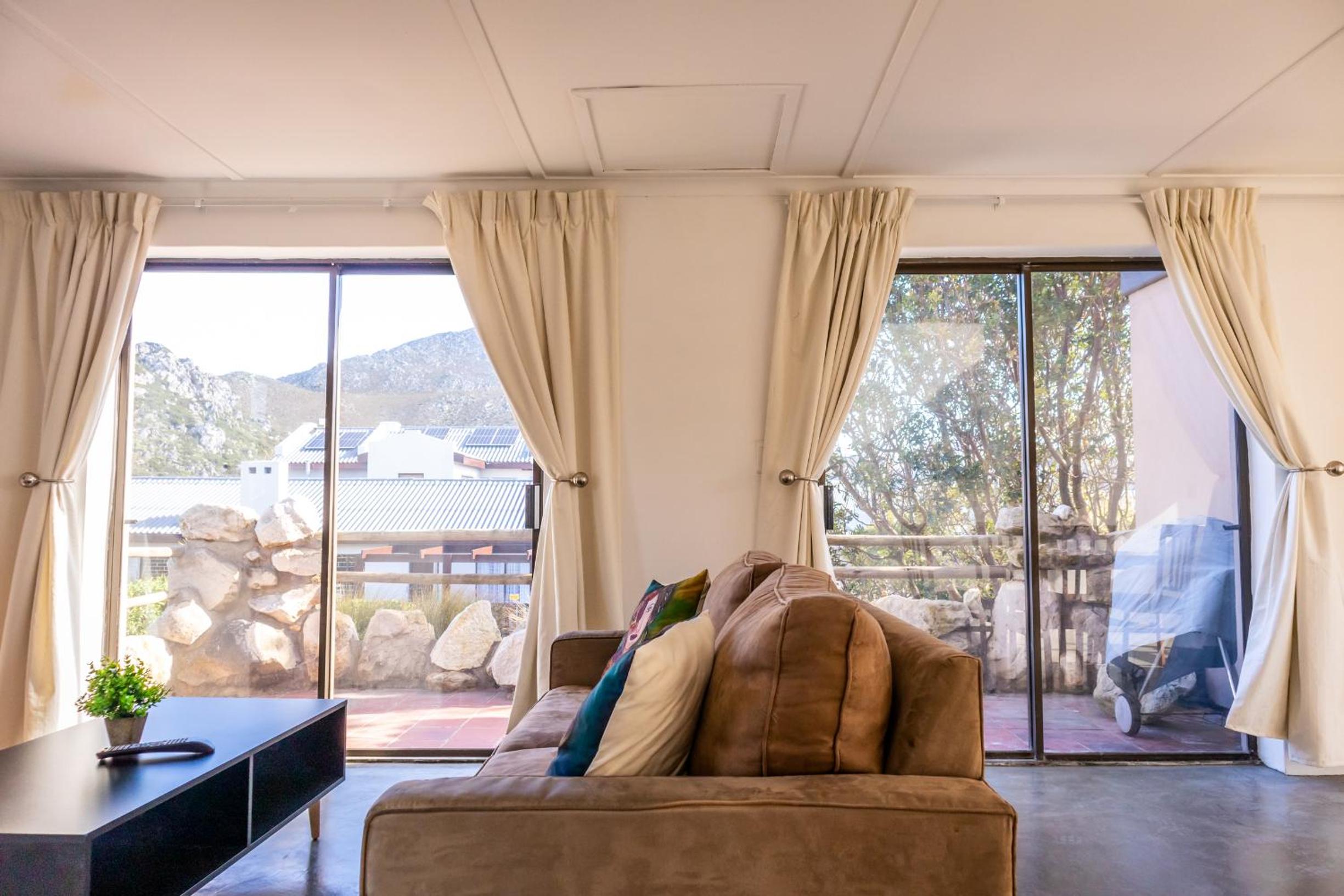 Pringle's Apartment 700m from the beach view 3