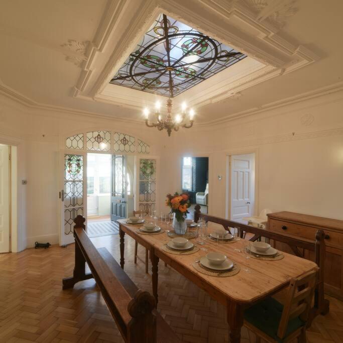 Gorwel is an Art Deco 1930s villa with sea views view 3
